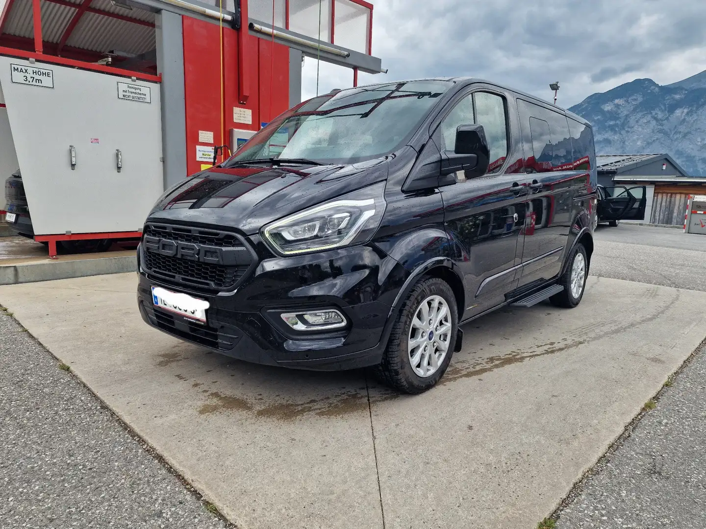 Ford Tourneo Custom 2,0 TDCi 320 L1 Titanium Aut. Schwarz - 2