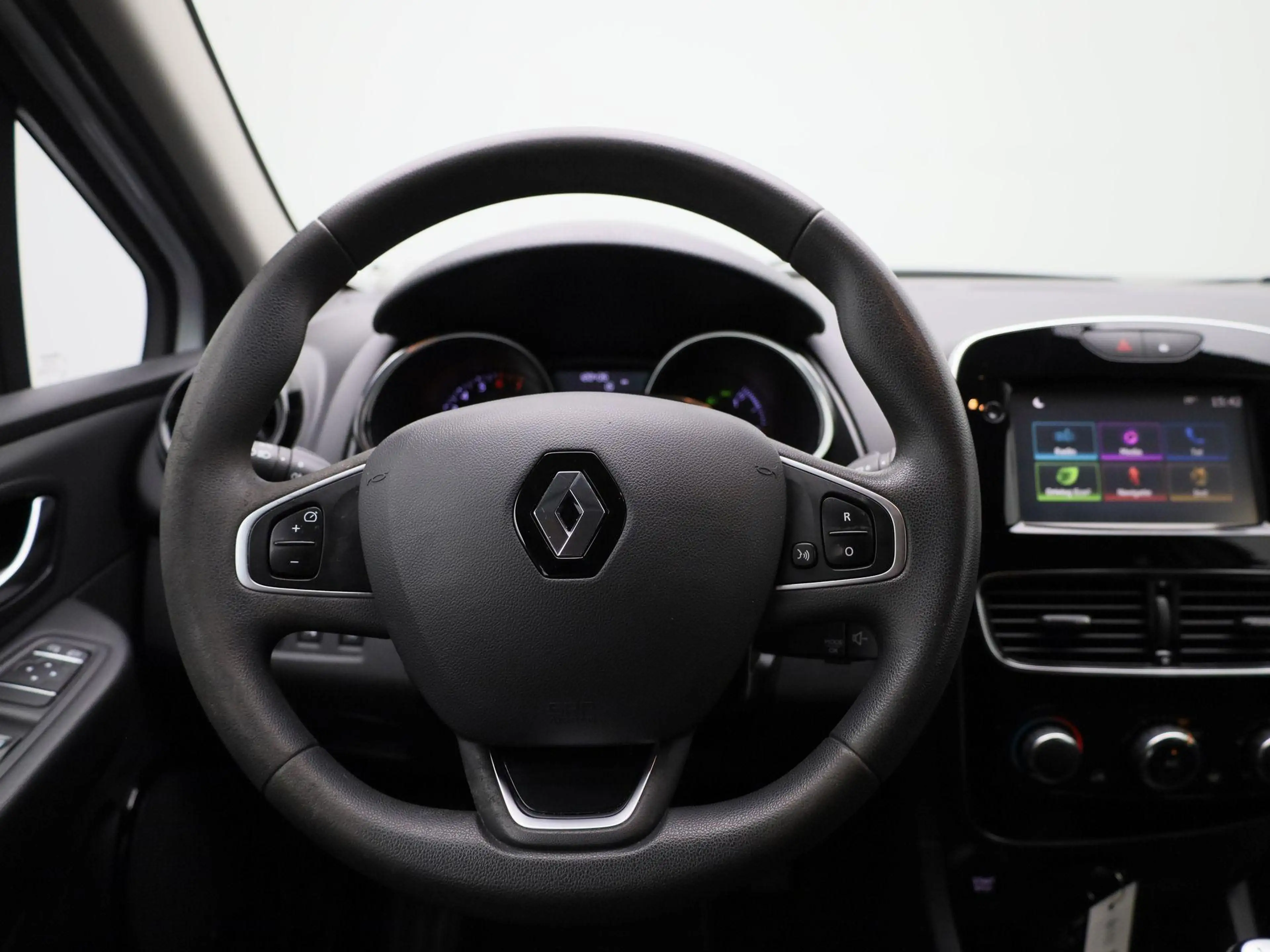Renault Clio Estate 0.9 TCe Zen — photo 7