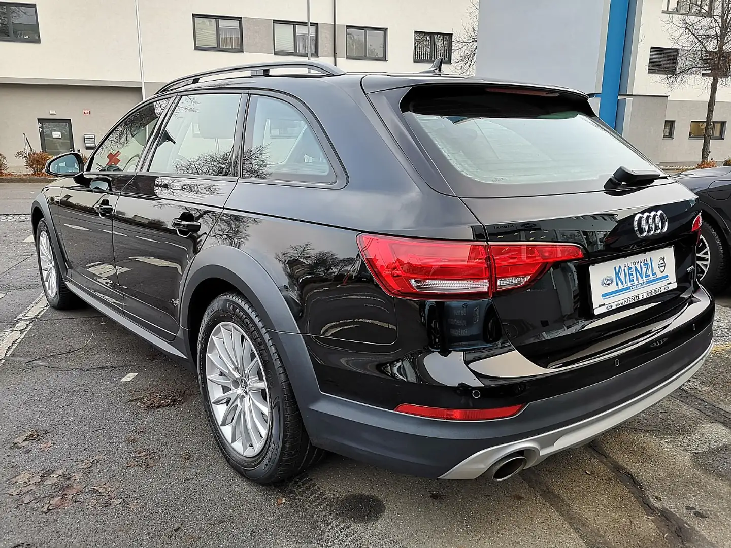 Audi A4 allroad Schwarz - 2