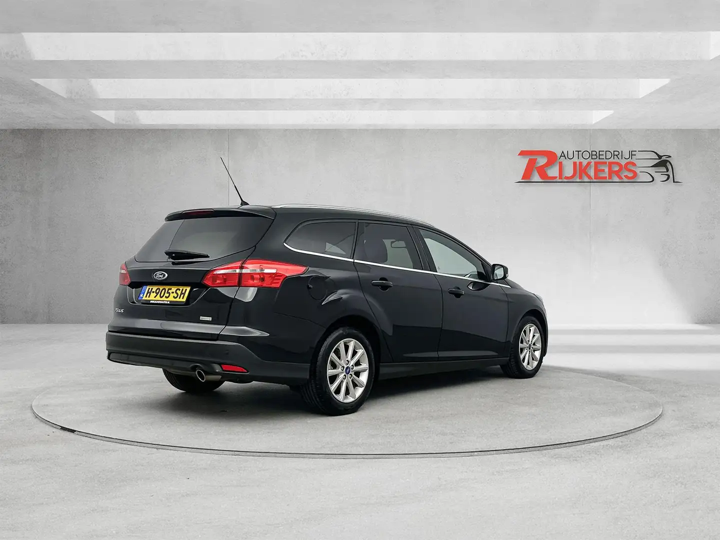 Ford Focus Wagon 1.5 Titanium Edition 150pk,Cruise Contol,Nav Zwart - 2