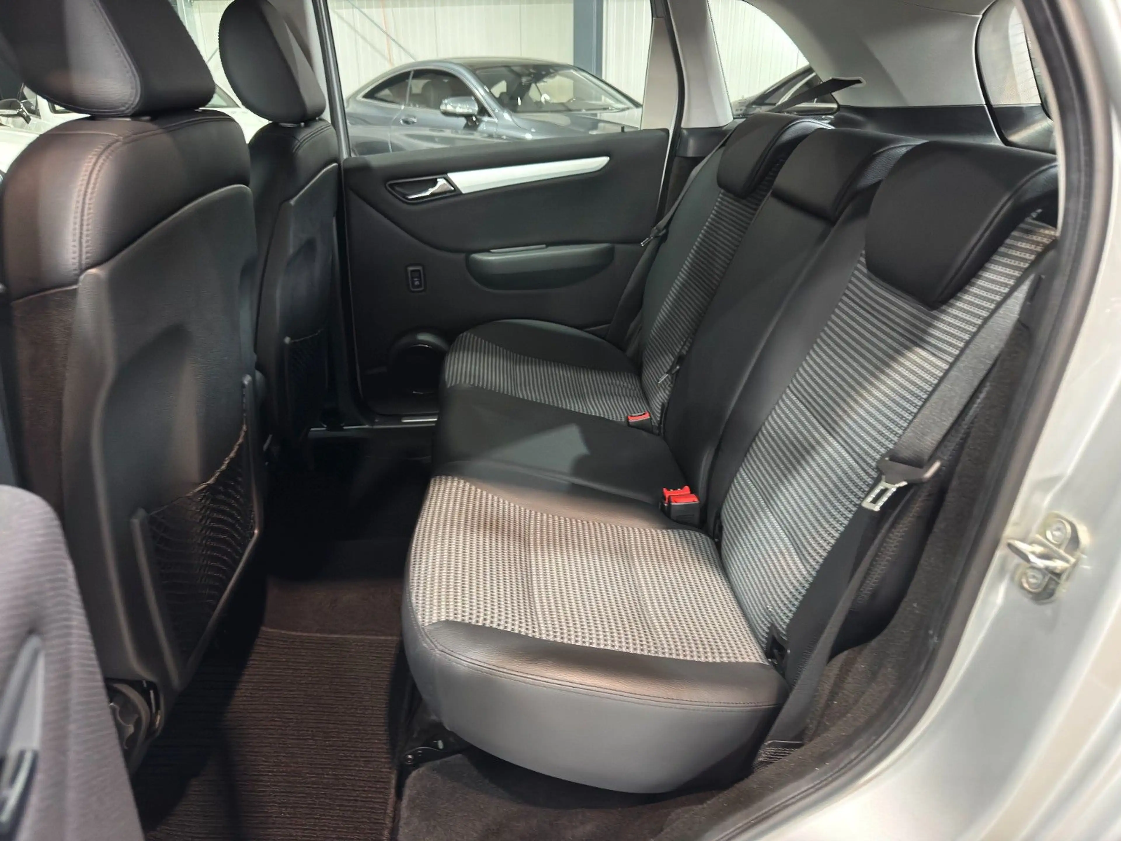 Mercedes-Benz B 200 /CDI/TOUCH/RADIO/NAVI/TEILLEDER/TEMPOMAT — photo 15