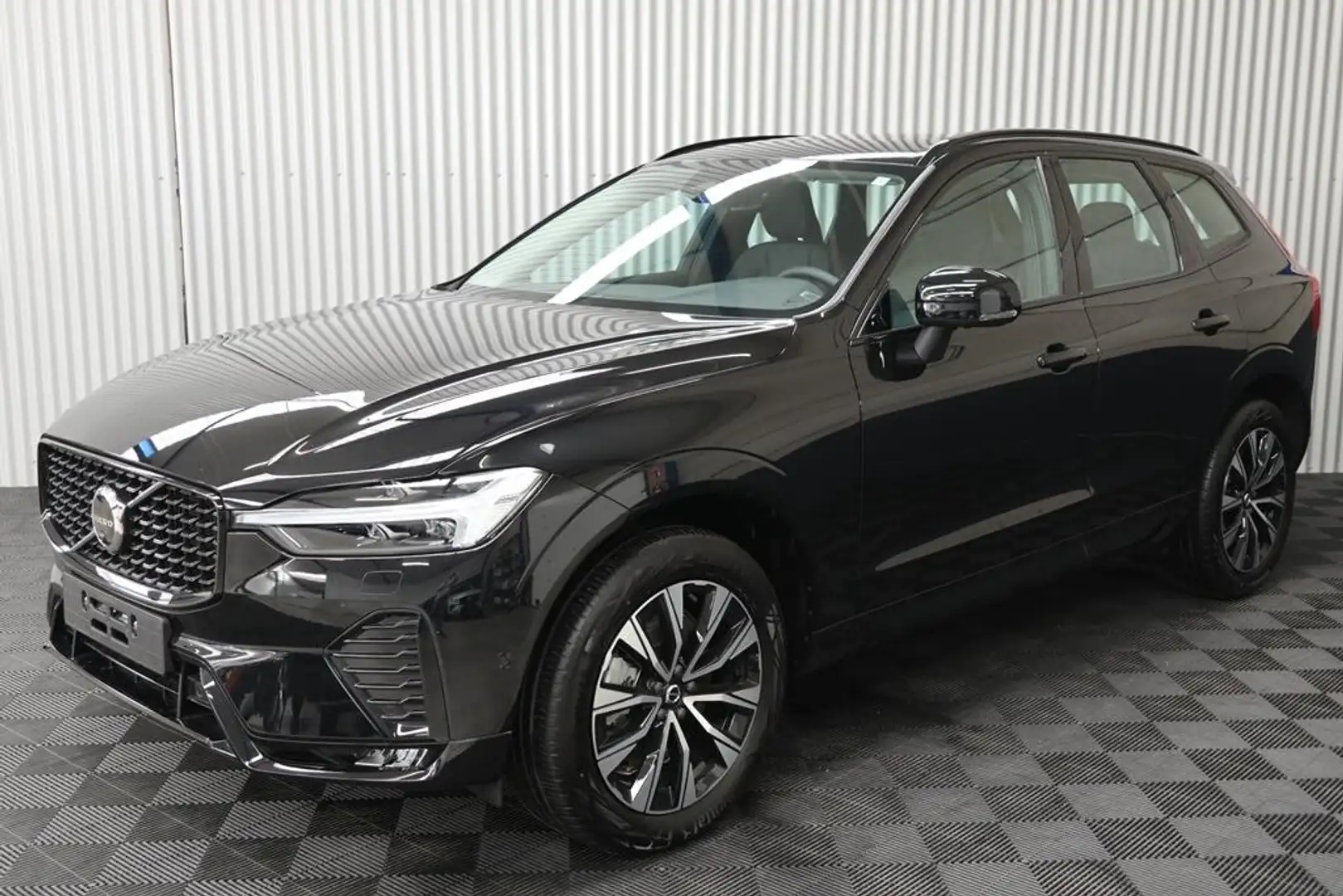 Volvo XC60 B4 Benzine Mild-Hybrid Plus Dark Pano Trekhaak Zwart - 1