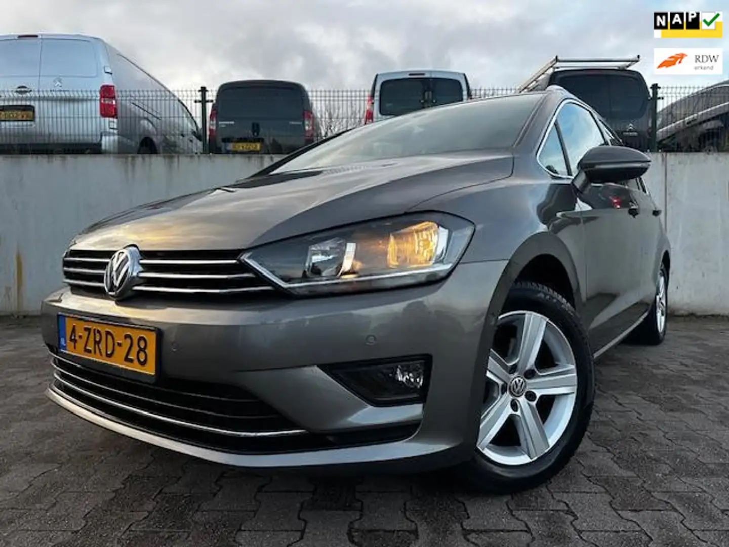 Volkswagen Golf Sportsvan 1.2 TSI Highline/NAVI/CLIMA/CRUISE/PDC/TREKHAAK/NL Gris - 1