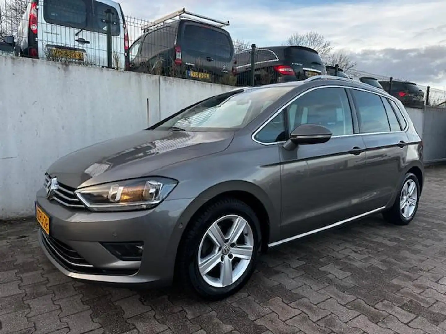 Volkswagen Golf Sportsvan 1.2 TSI Highline/NAVI/CLIMA/CRUISE/PDC/TREKHAAK/NL Gris - 2