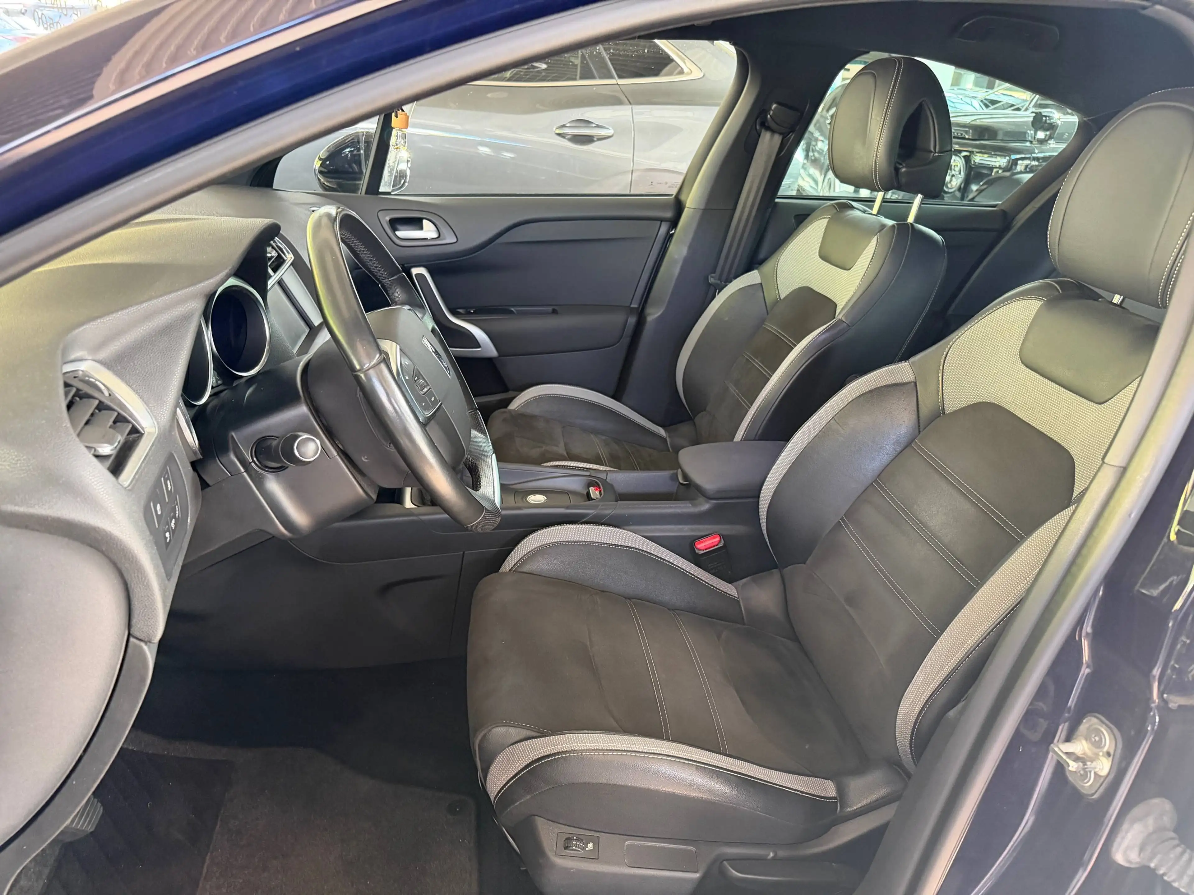 DS Automobiles DS 4 Basis — photo 8