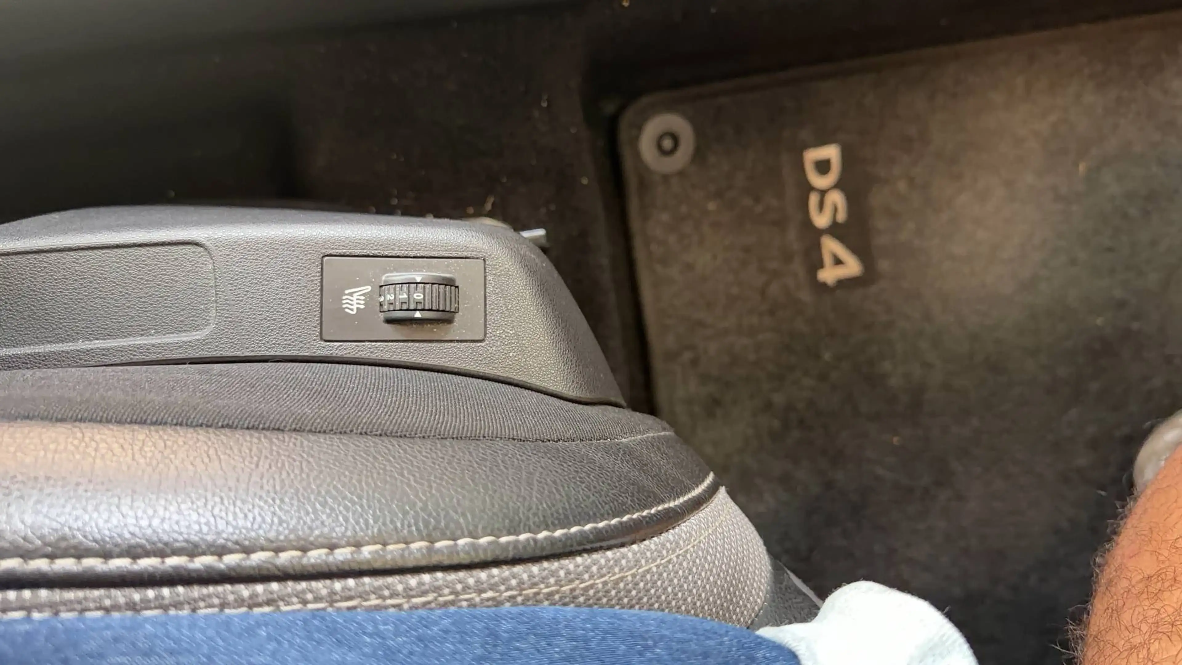 DS Automobiles DS 4 Basis — photo 11