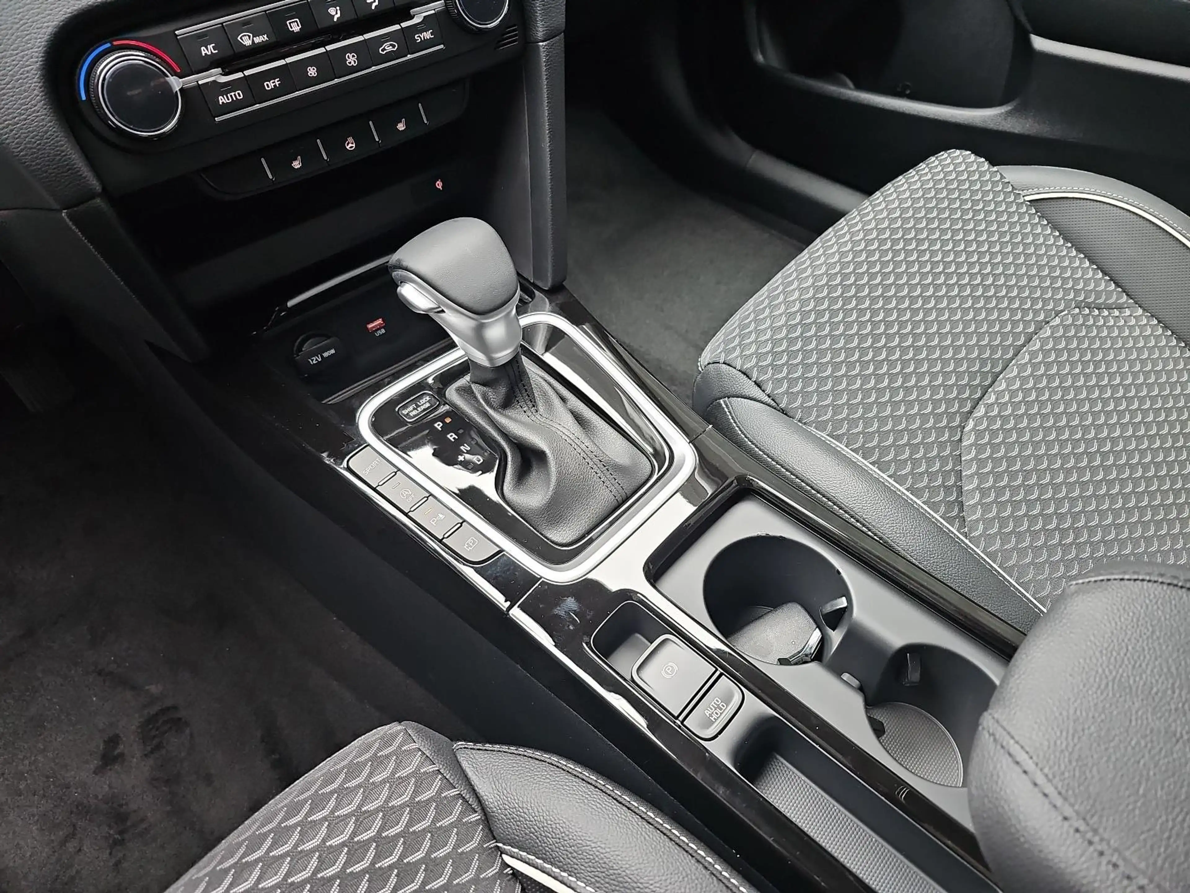 Kia Ceed / cee'd CEED 1.5 T-GDI DCT7 SPIRIT TECHNOLOGIE LEDER — photo 13