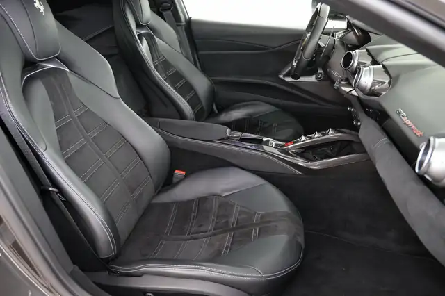 Ferrari 812 view 5