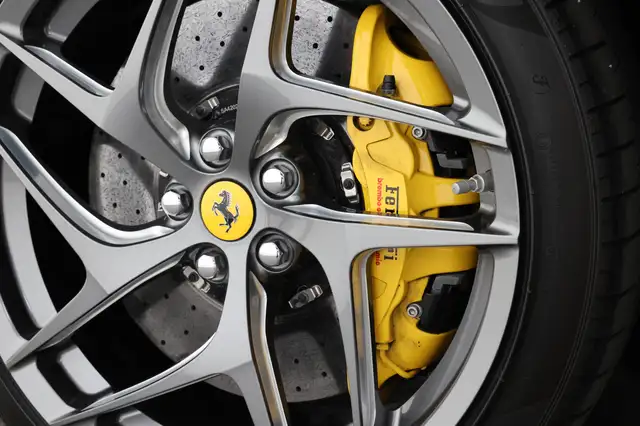 Ferrari 812 view 24