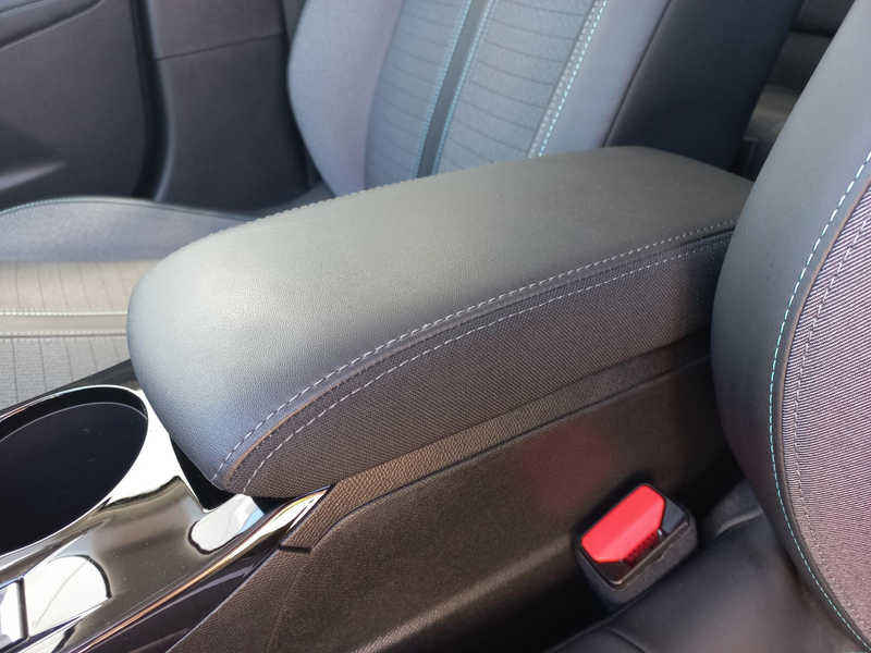 Peugeot 2008 1.2T 100pk Allure Pack | Climate control | Navigat — photo 14