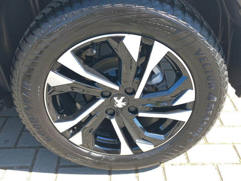 Peugeot 2008 1.2T 100pk Allure Pack | Climate control | Navigat — photo 9