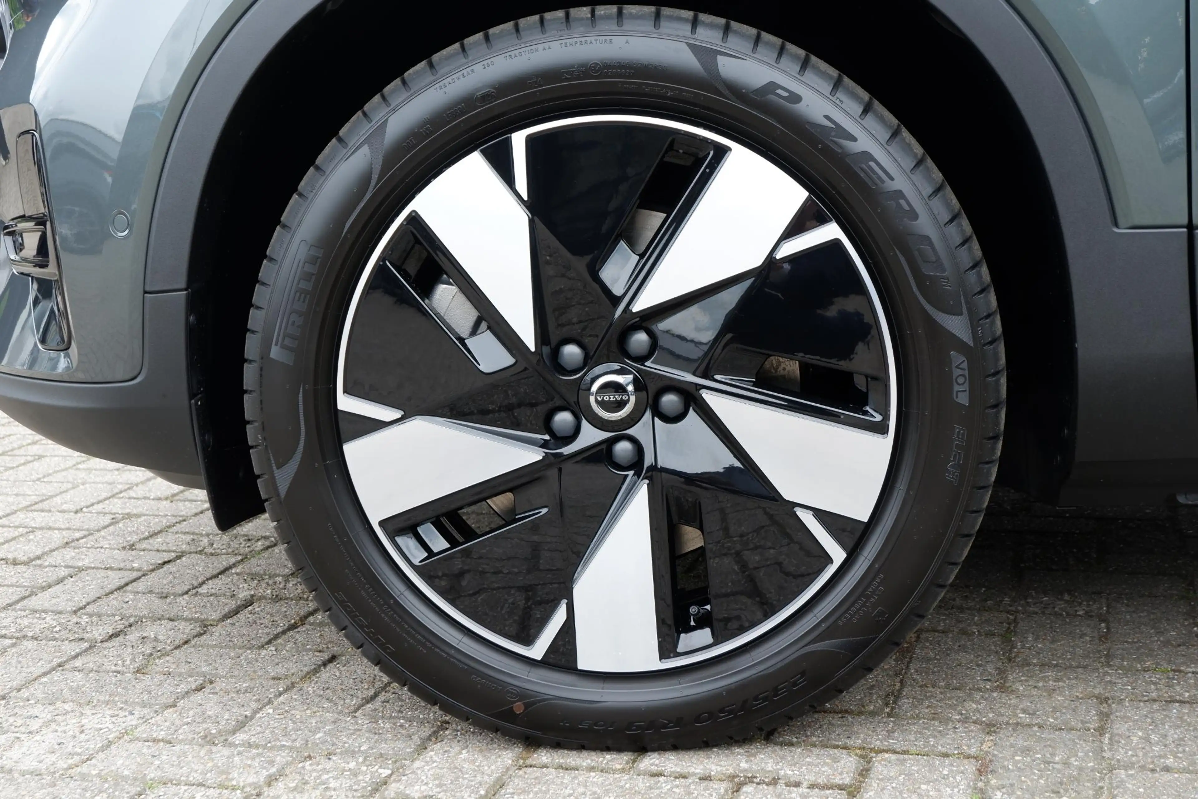 Volvo EX40 Single Motor Extended Range Ultra Europa 82 kWh | — photo 8