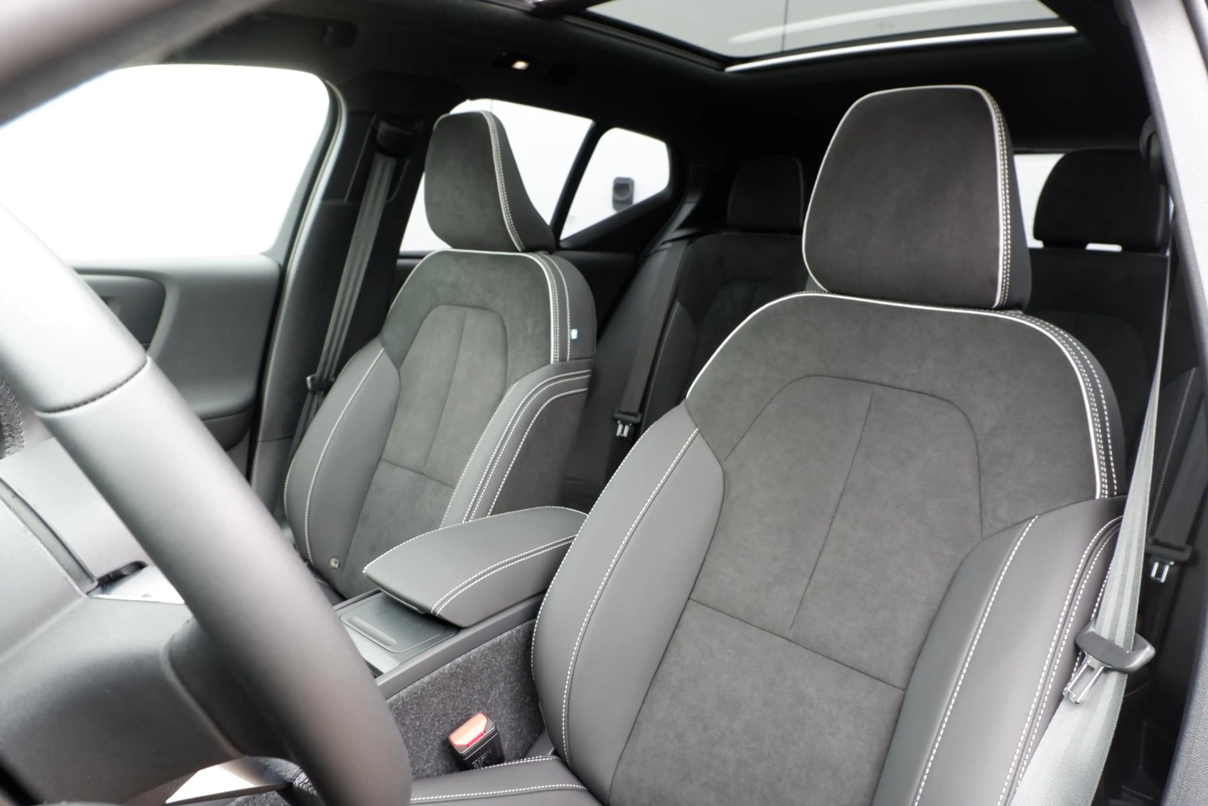 Volvo EX40 Single Motor Extended Range Ultra Europa 82 kWh | — photo 11