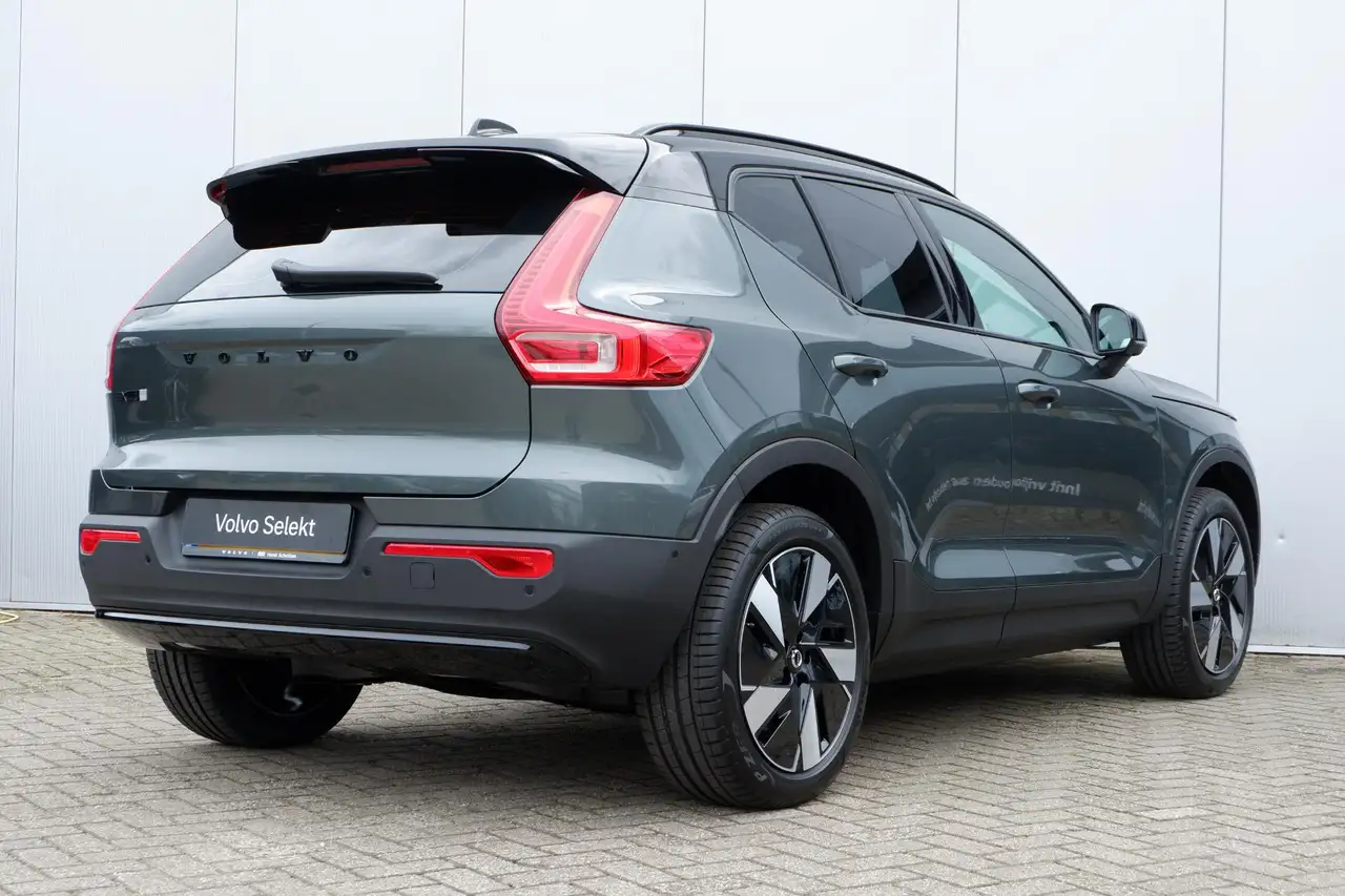 Volvo EX40 2026