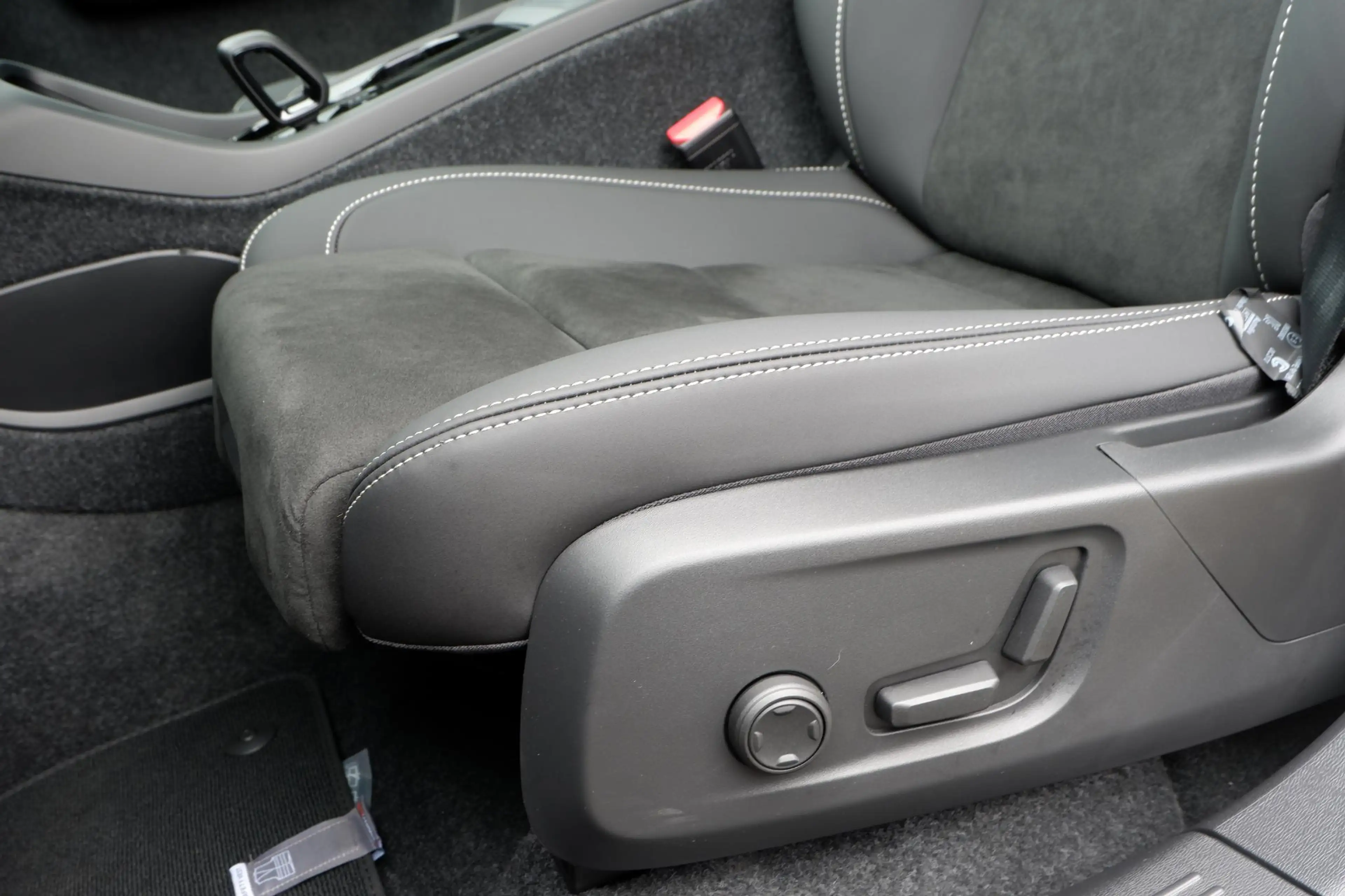 Volvo EX40 Single Motor Extended Range Ultra Europa 82 kWh | — photo 12