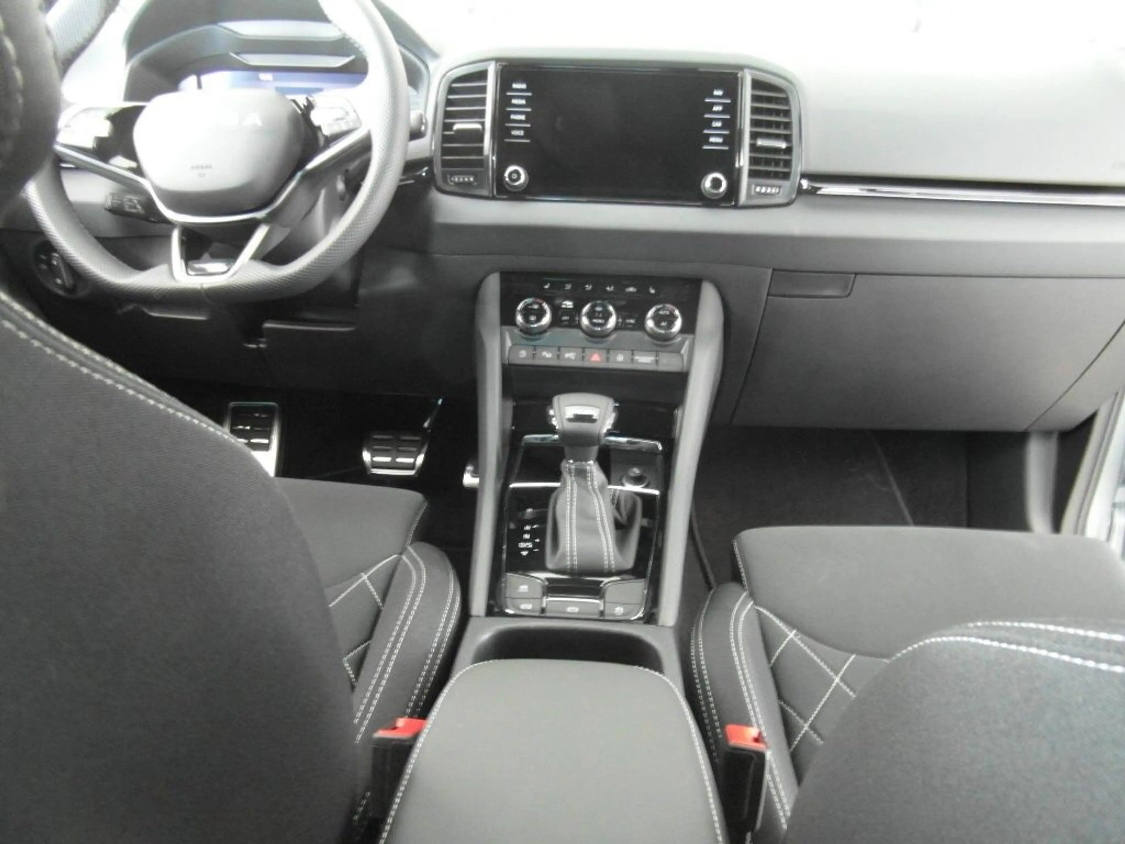 Skoda Karoq 1.5l DSG Sportline, 360',AHK,Navi,19",MLED — photo 7