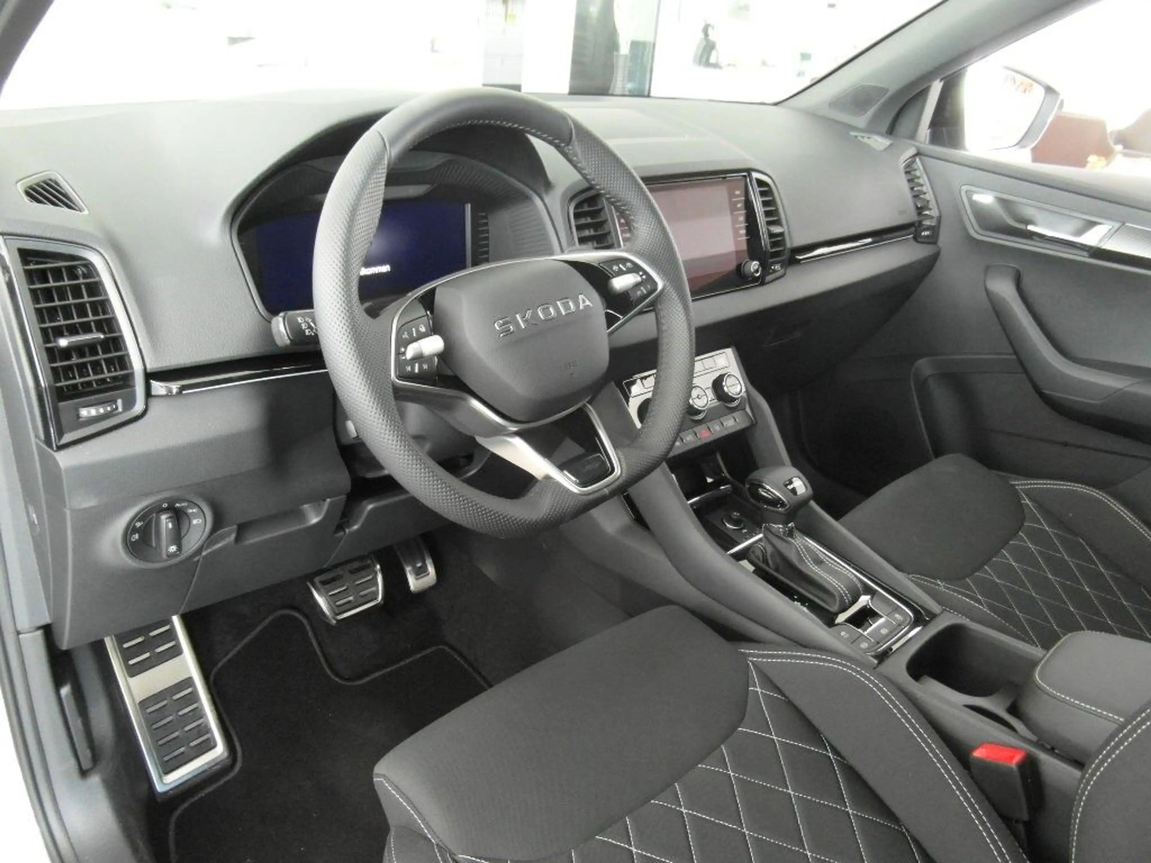 Skoda Karoq 1.5l DSG Sportline, 360',AHK,Navi,19",MLED — photo 10