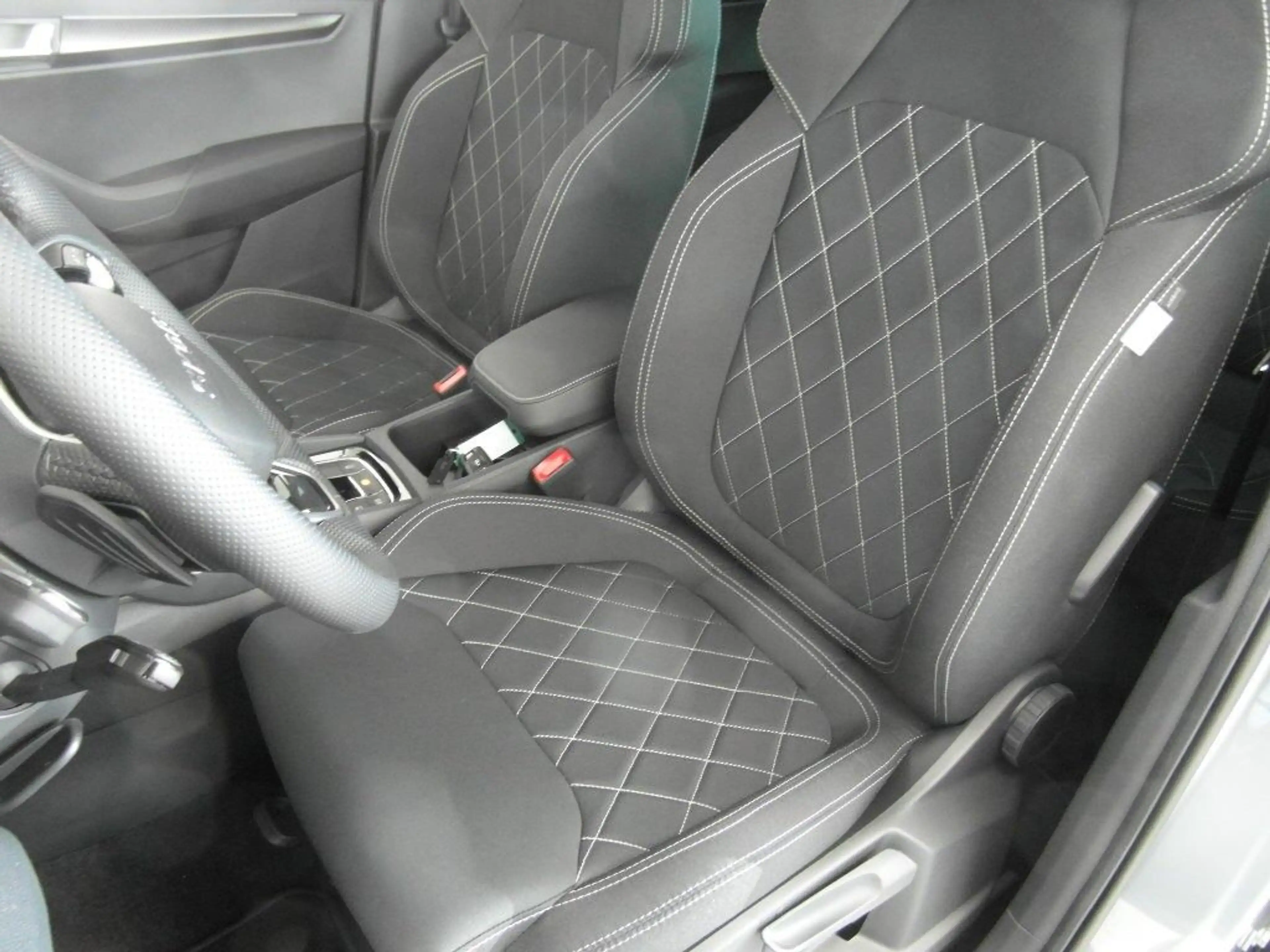 Skoda Karoq 1.5l DSG Sportline, 360',AHK,Navi,19",MLED — photo 11