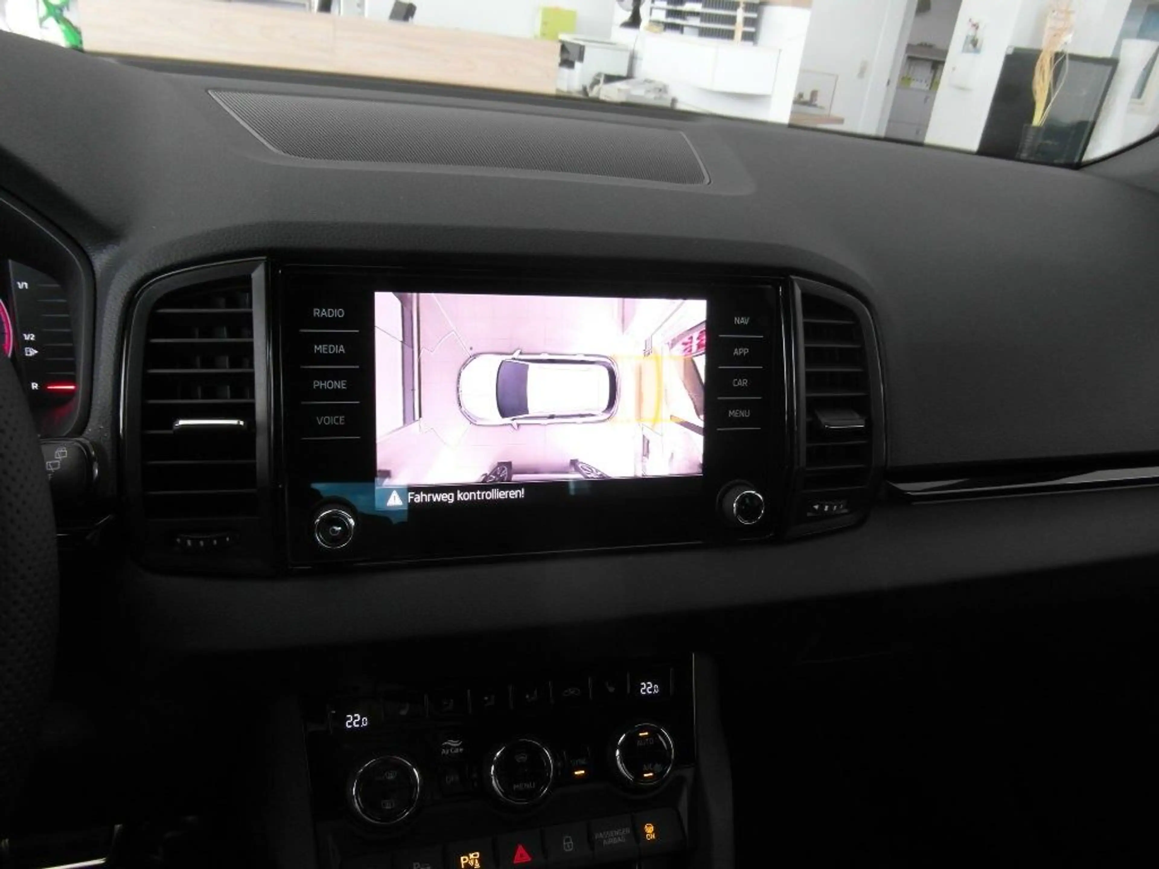 Skoda Karoq 1.5l DSG Sportline, 360',AHK,Navi,19",MLED — photo 14