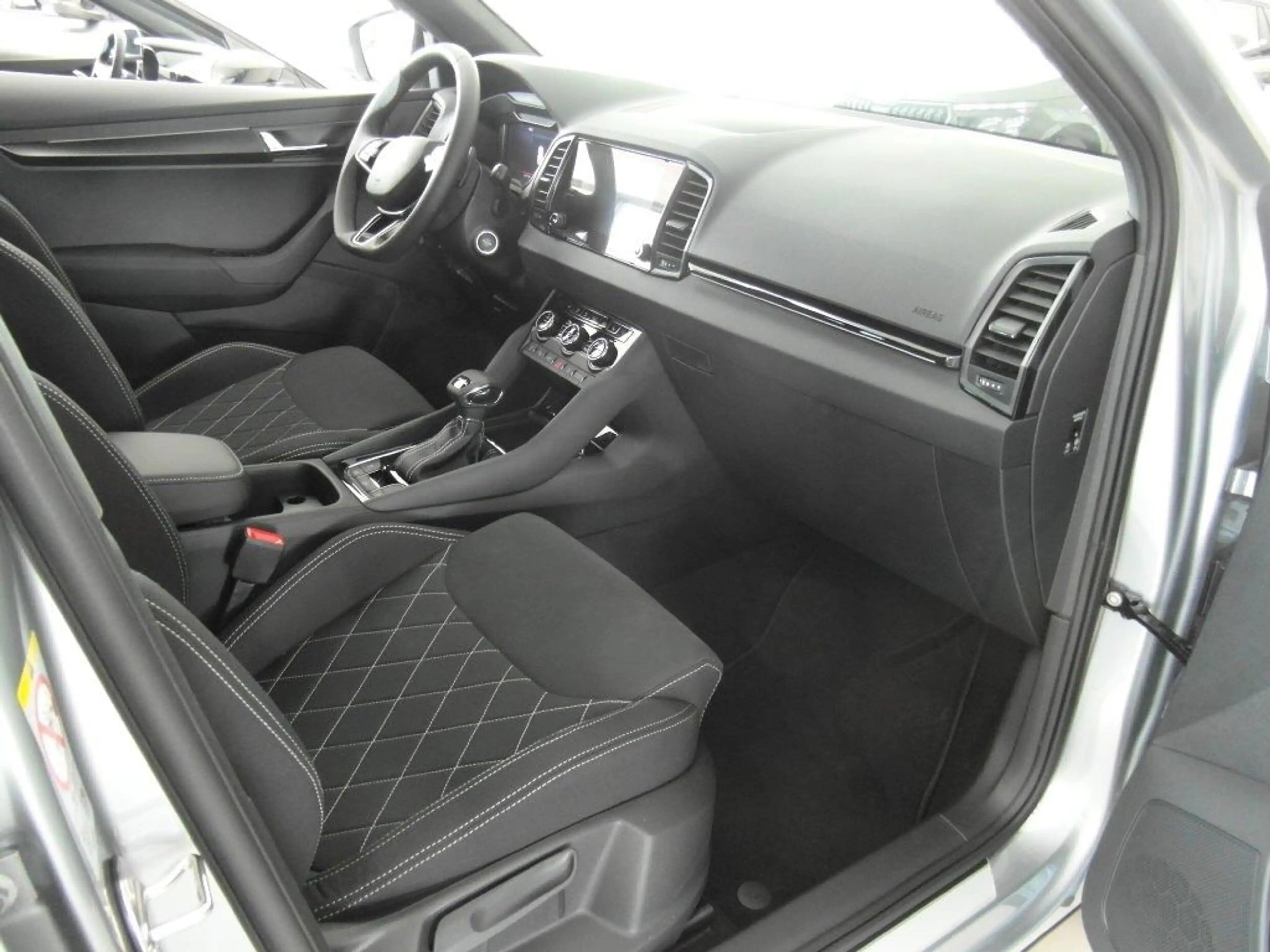 Skoda Karoq 1.5l DSG Sportline, 360',AHK,Navi,19",MLED — photo 8