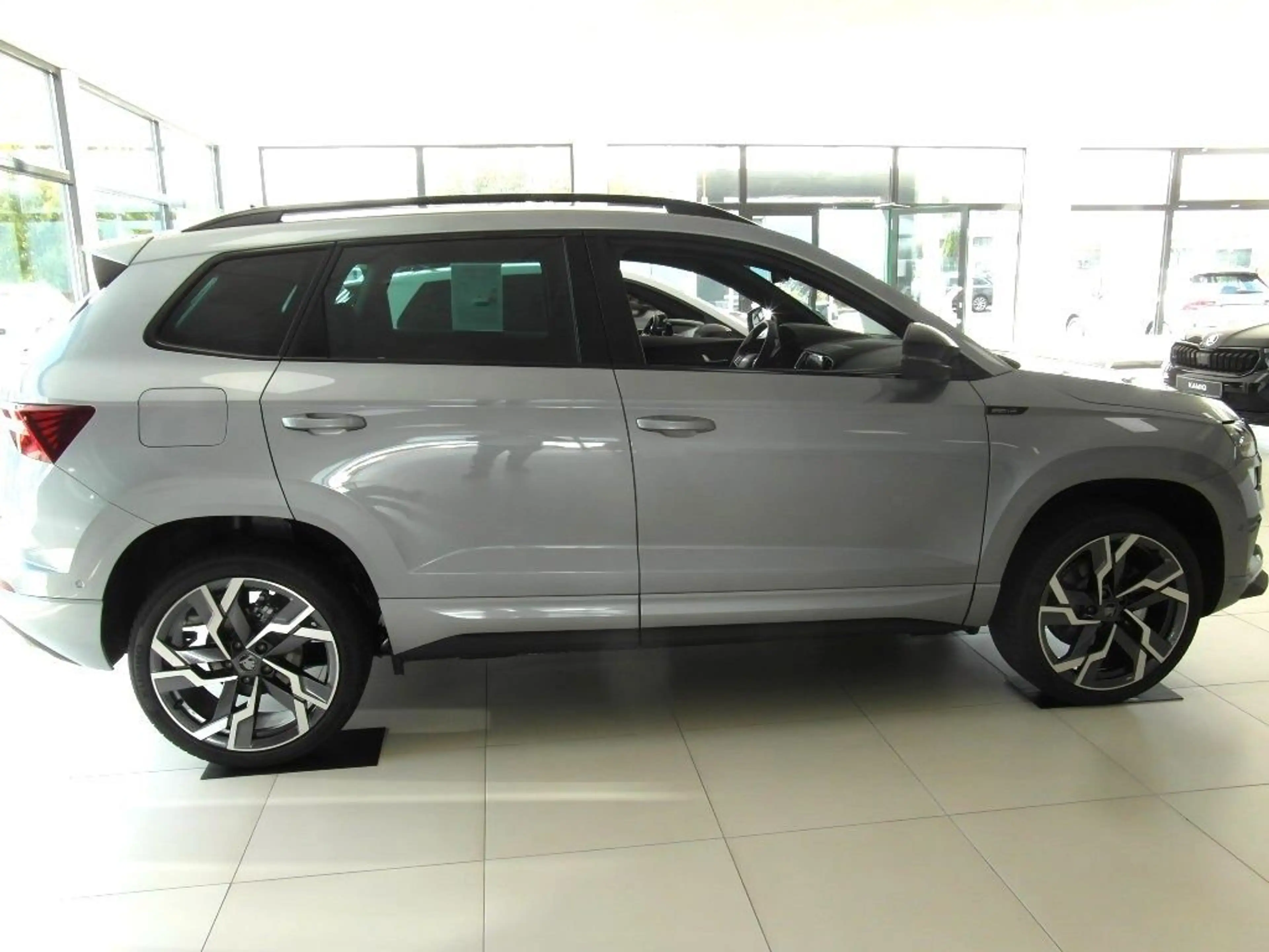 Skoda Karoq 1.5l DSG Sportline, 360',AHK,Navi,19",MLED — photo 5
