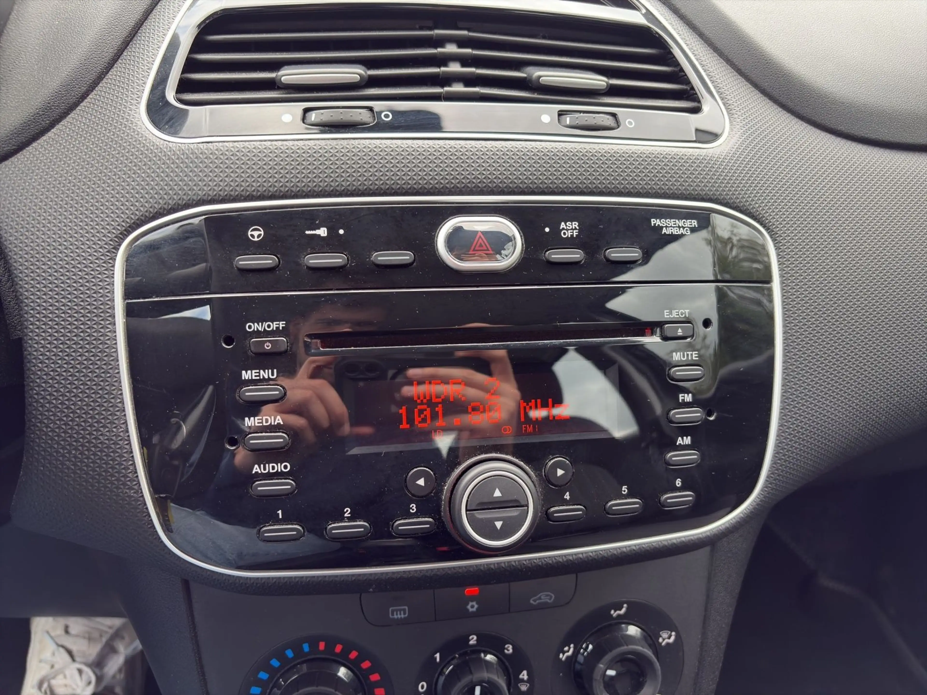 Fiat Punto Basis*Klima*Radio*PDC*8Fach bereift — photo 13