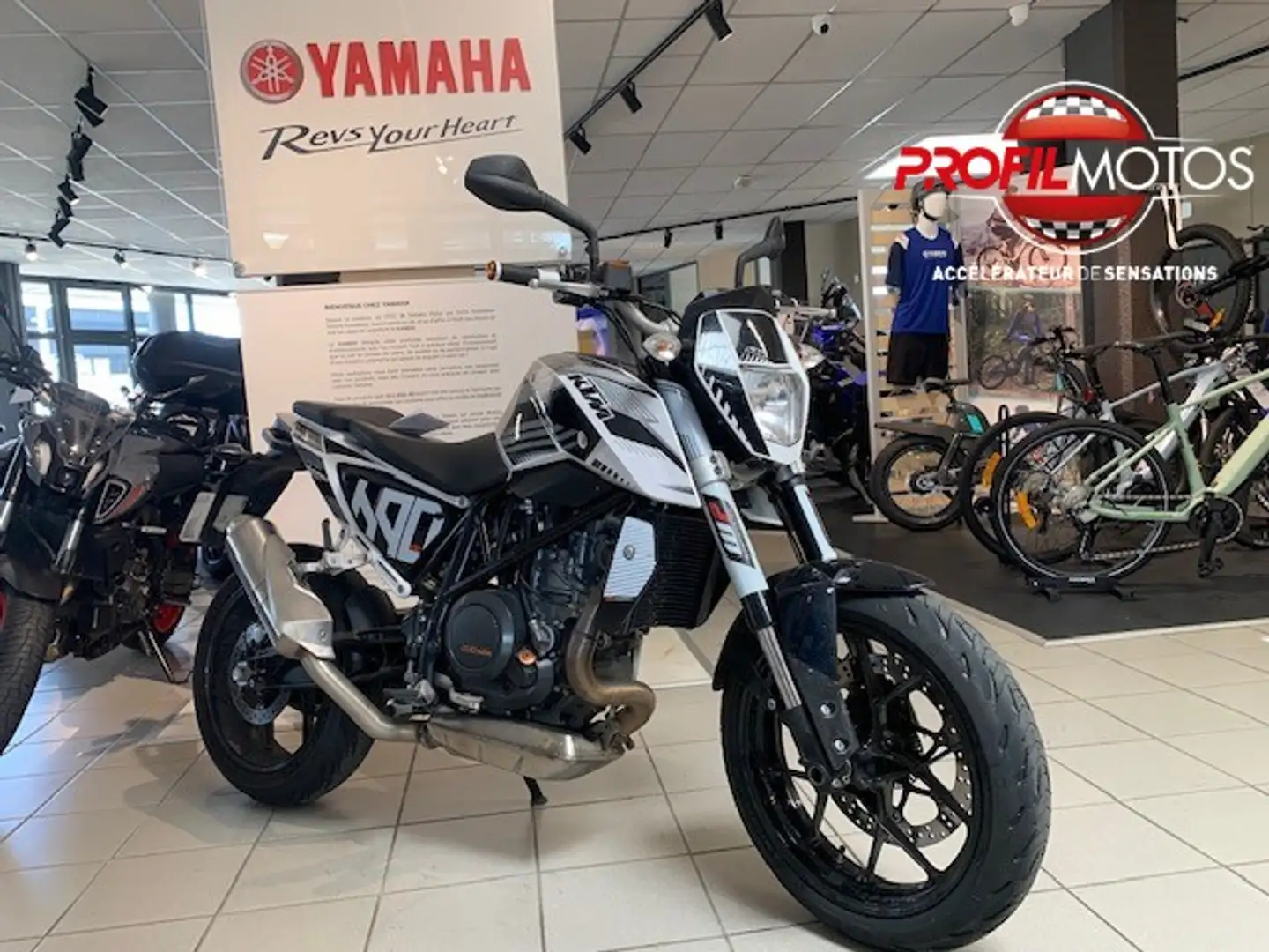 KTM 690 Duke Blanc - 1