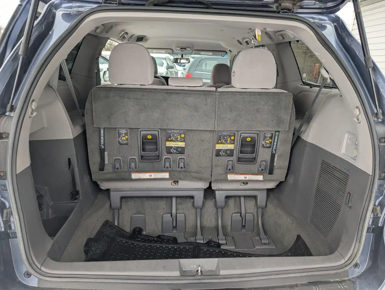 Toyota Sienna снимка Toyota Sienna