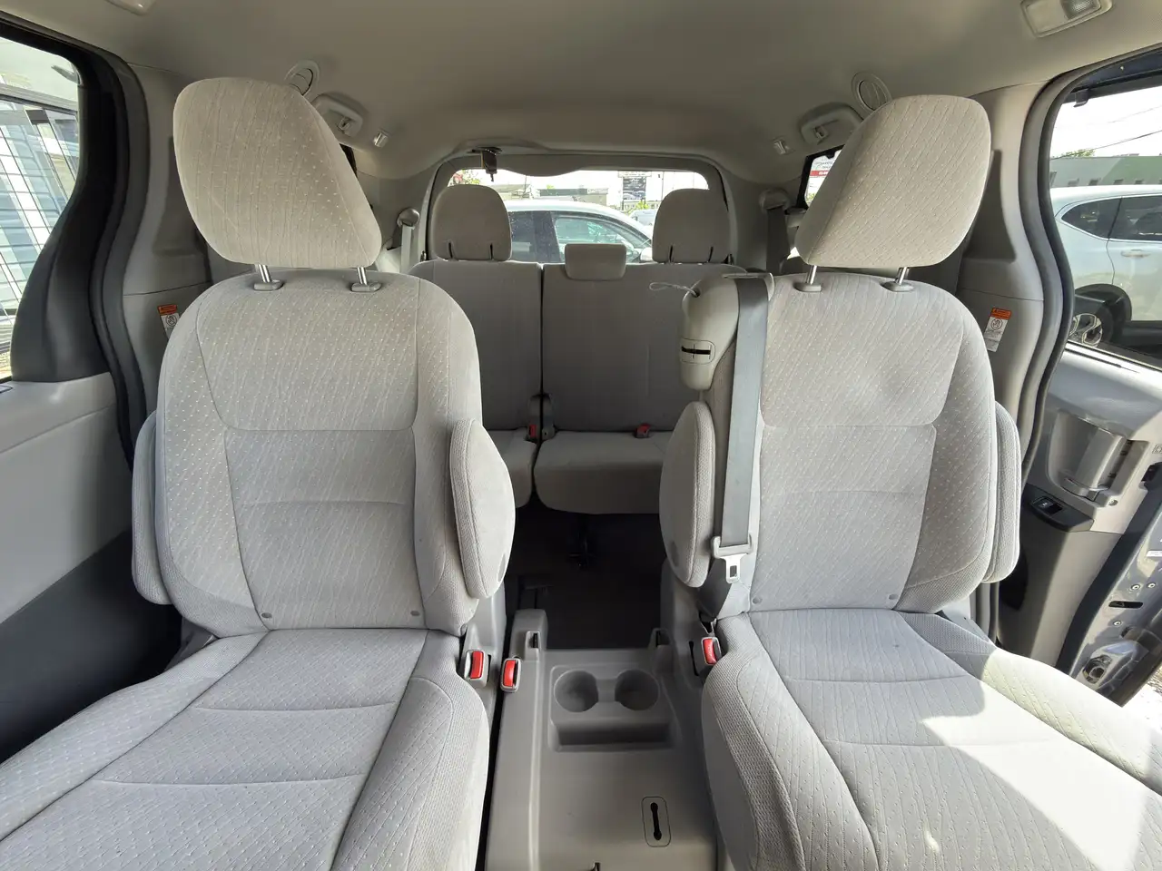 Toyota Sienna снимка Toyota Sienna