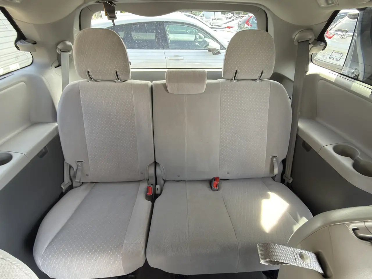 Toyota Sienna снимка Toyota Sienna
