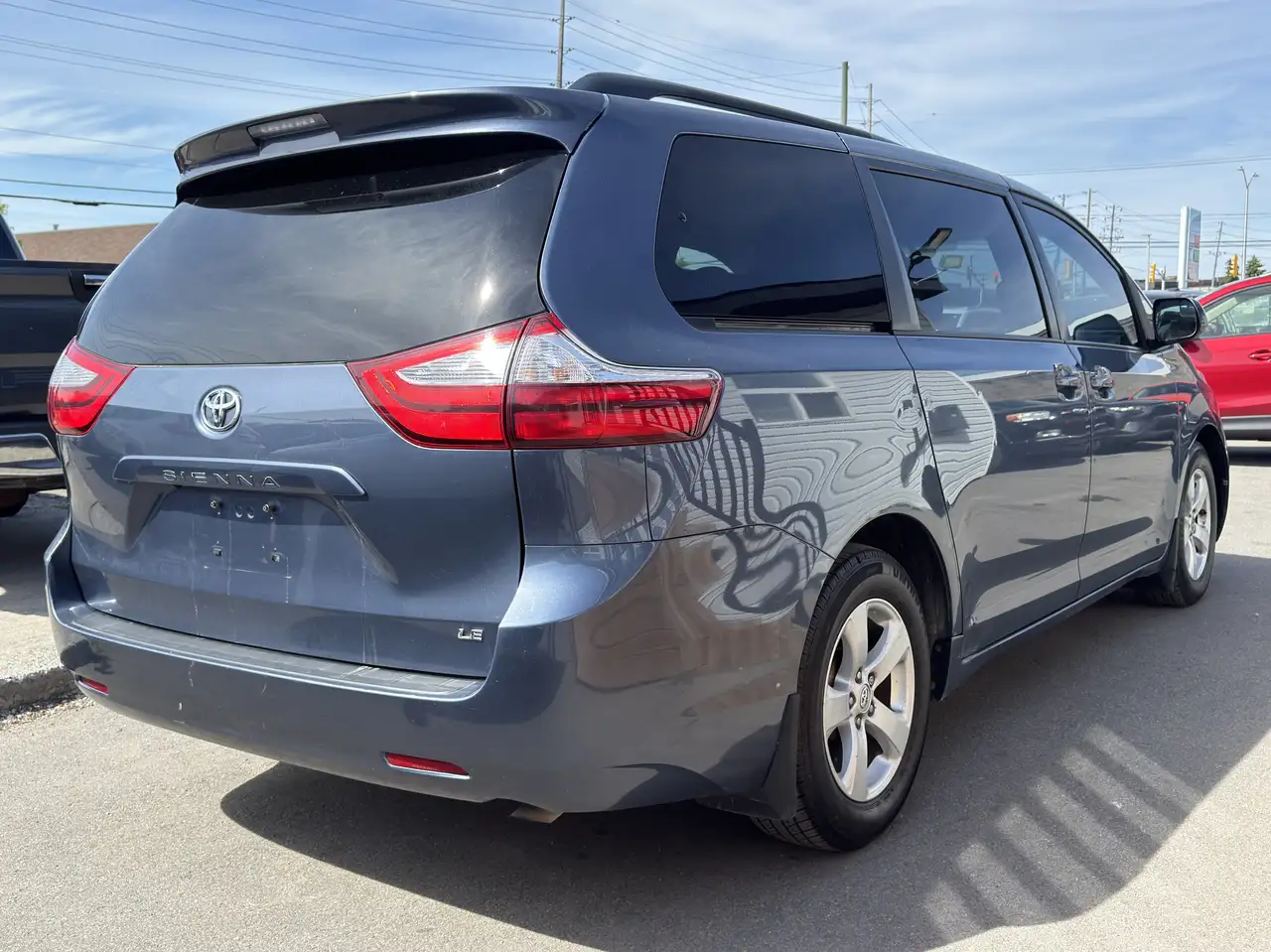 Toyota Sienna снимка Toyota Sienna