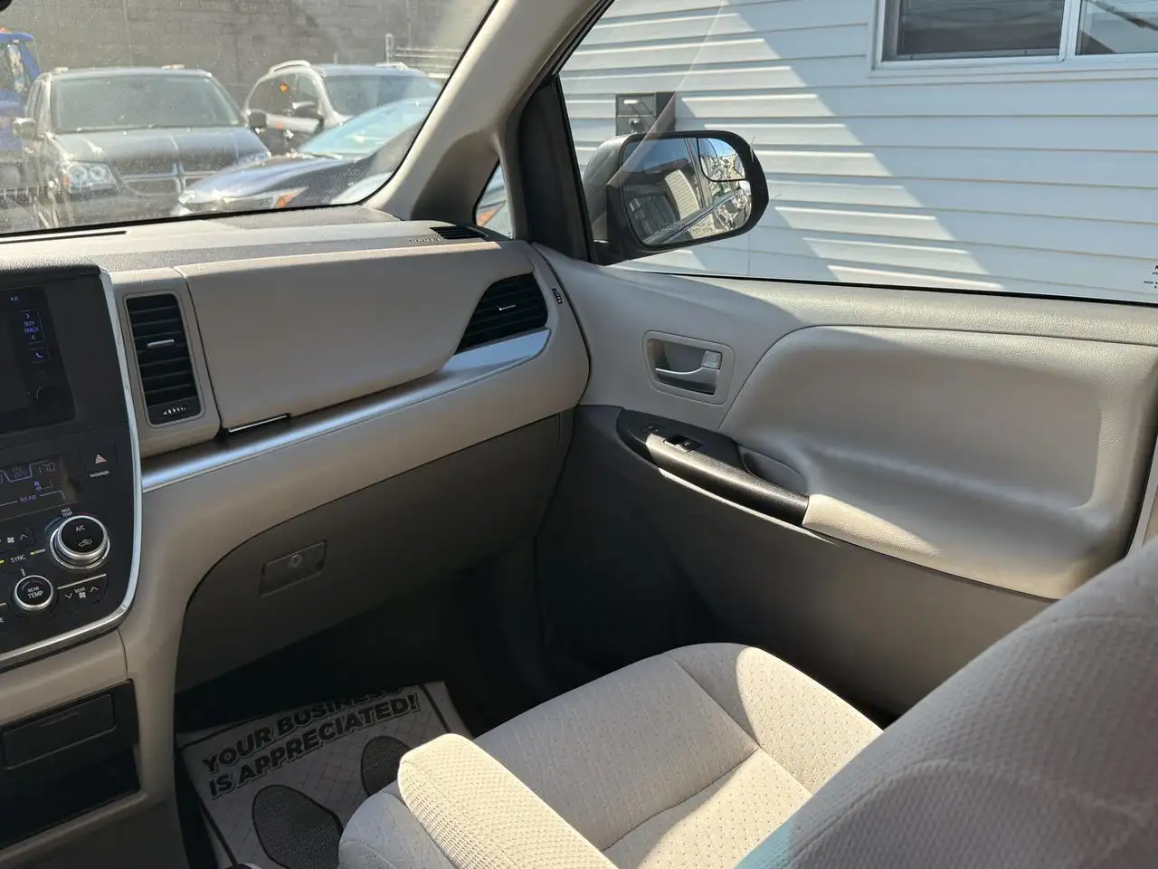 Toyota Sienna снимка Toyota Sienna
