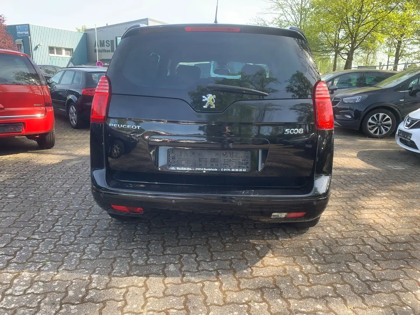 Peugeot 5008 Active Schwarz - 2
