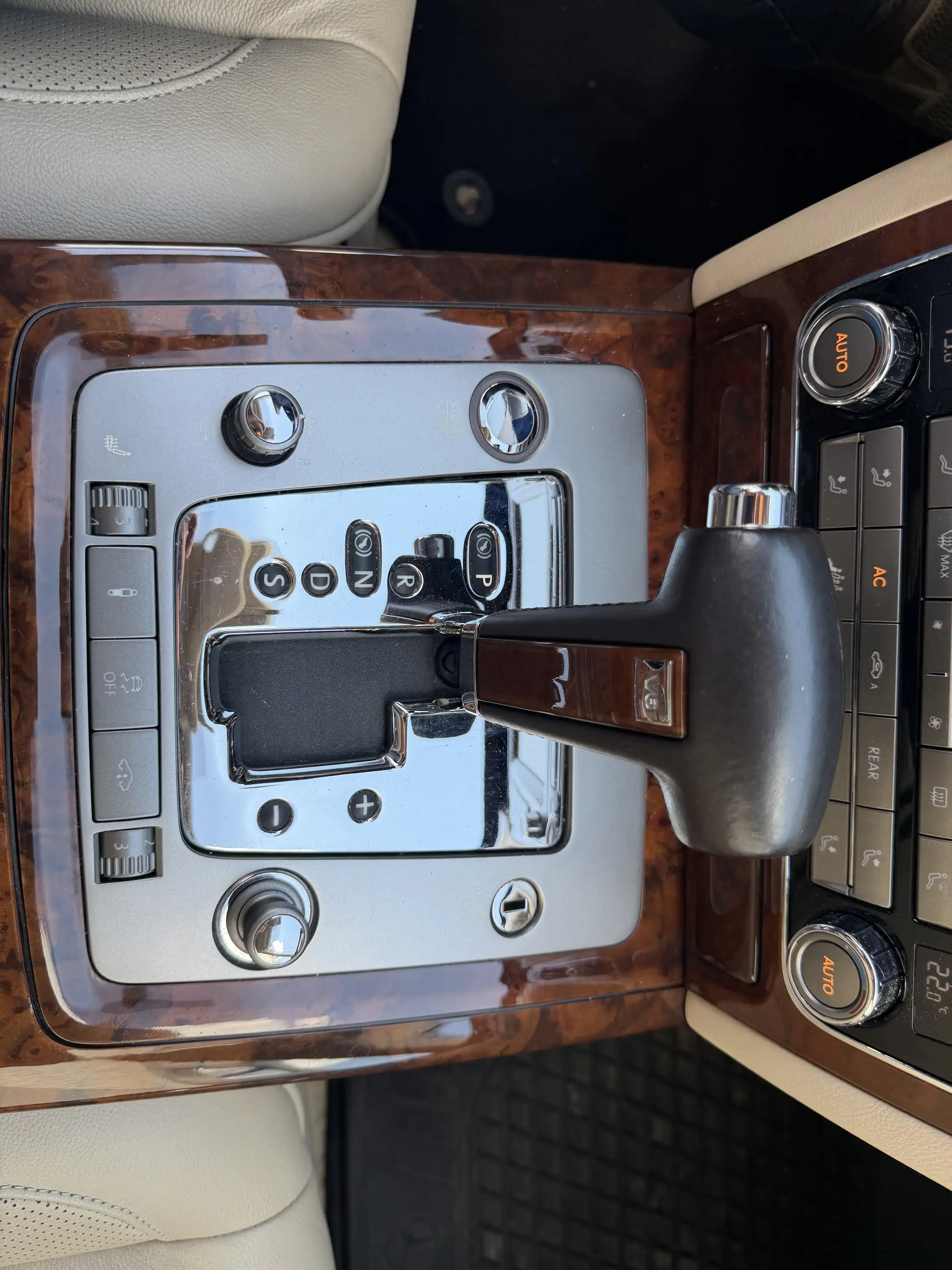Volkswagen Phaeton V6 TDI 5-Sitzer 4Motion — photo 15