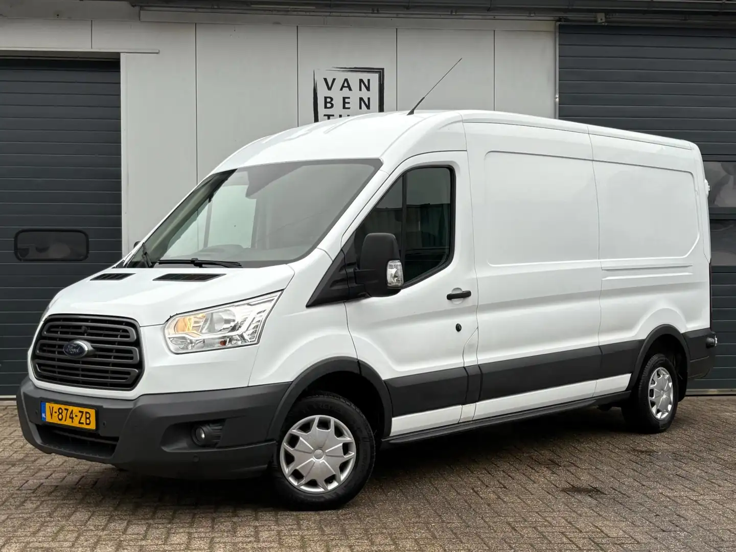 Ford Transit 2.0TDCI 131pk L3H2 Airco Cruise 3-pers. Weiß - 1