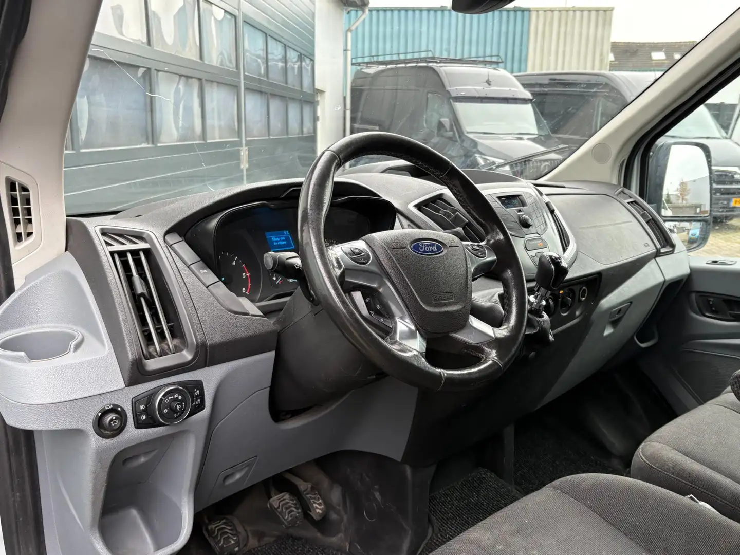 Ford Transit 2.0TDCI 131pk L3H2 Airco Cruise 3-pers. Weiß - 2