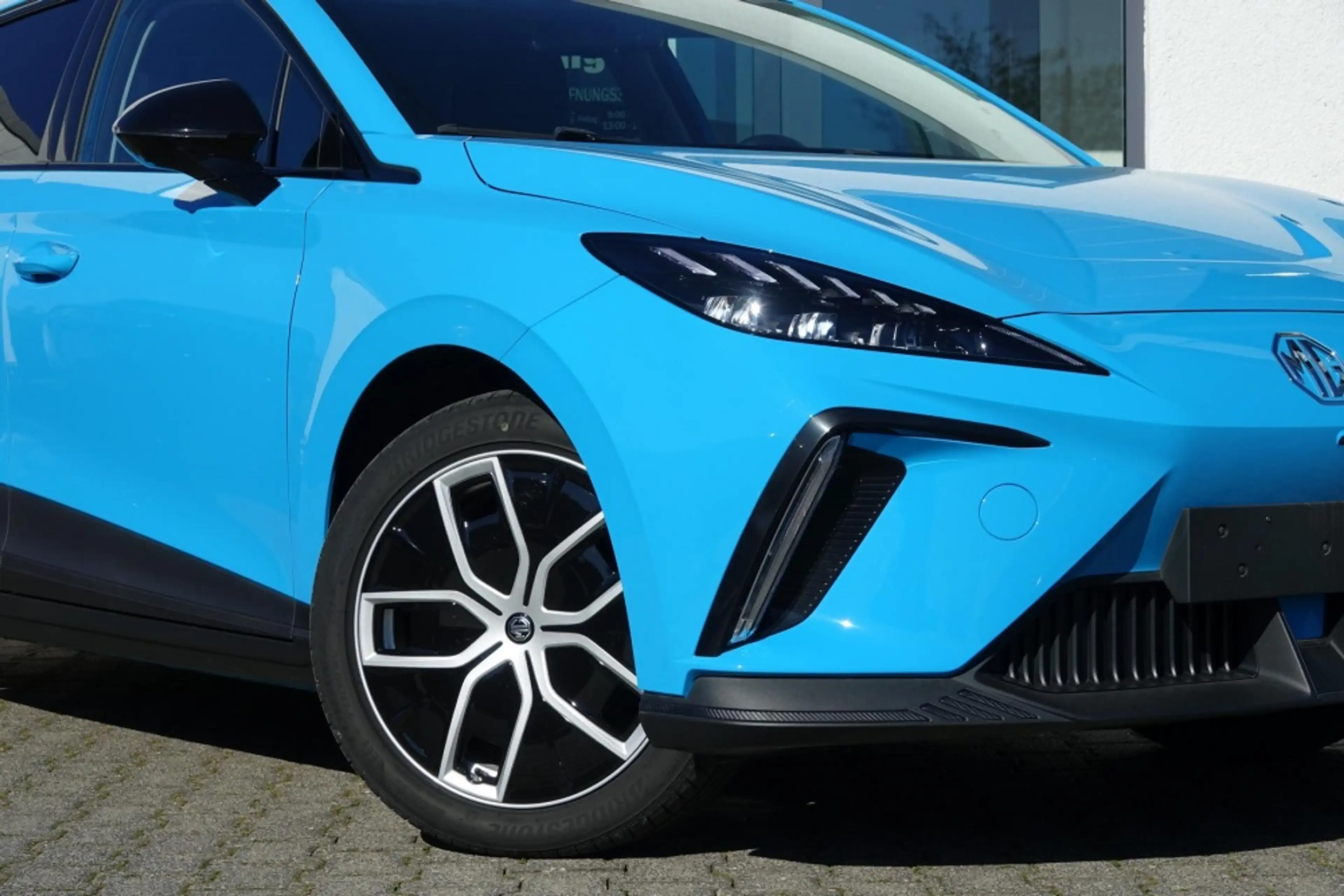 MG MG4 LUXURY 150KW 64 kWh 7J Garantie +AHK! — photo 6