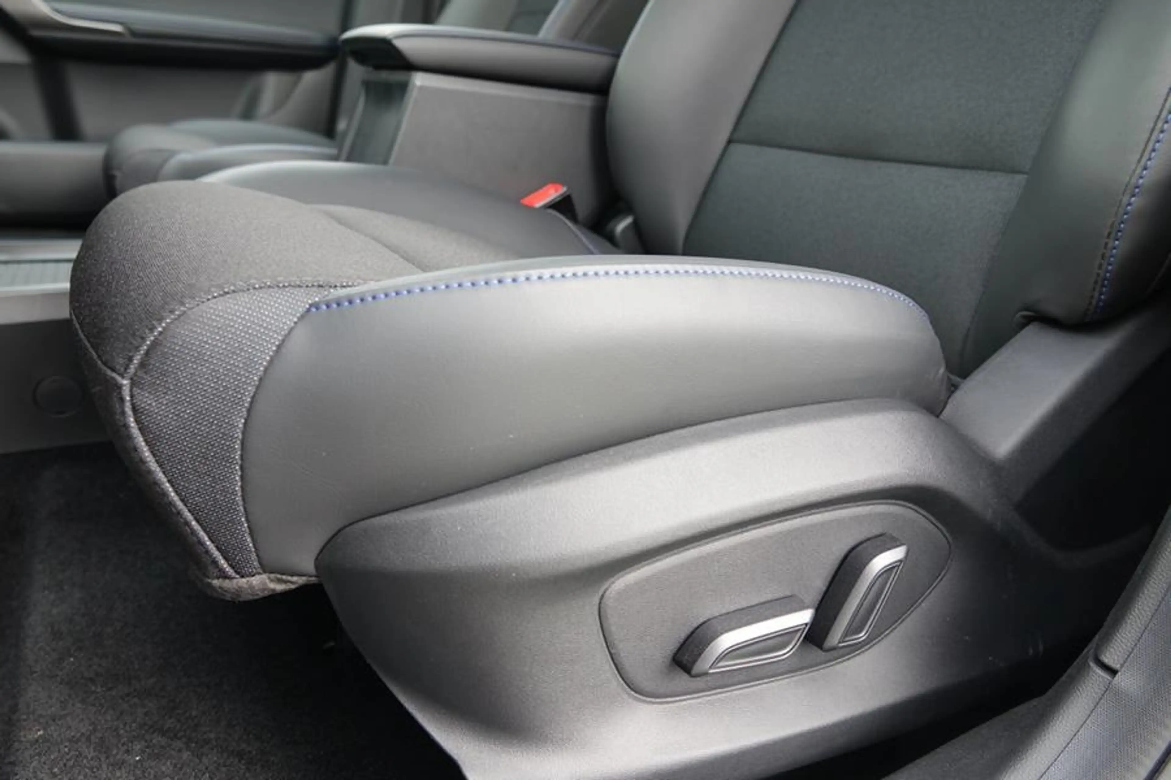 MG MG4 LUXURY 150KW 64 kWh 7J Garantie +AHK! — photo 10