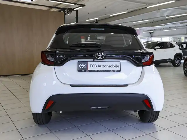 Toyota Yaris view 4