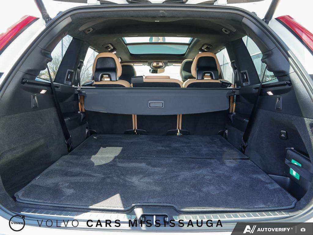 2025 Volvo XC90 T8 Ultra Plug-In Hybrid thumb 11