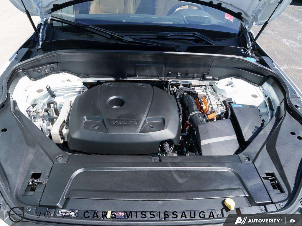 2025 Volvo XC90 T8 Ultra Plug-In Hybrid thumb 8