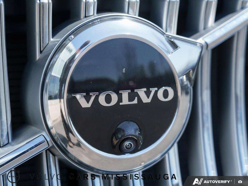 2025 Volvo XC90 T8 Ultra Plug-In Hybrid thumb 9