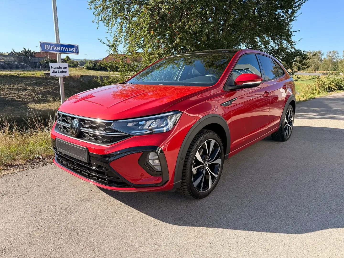 Volkswagen Taigo R-Line TSI DSG Rot - 1
