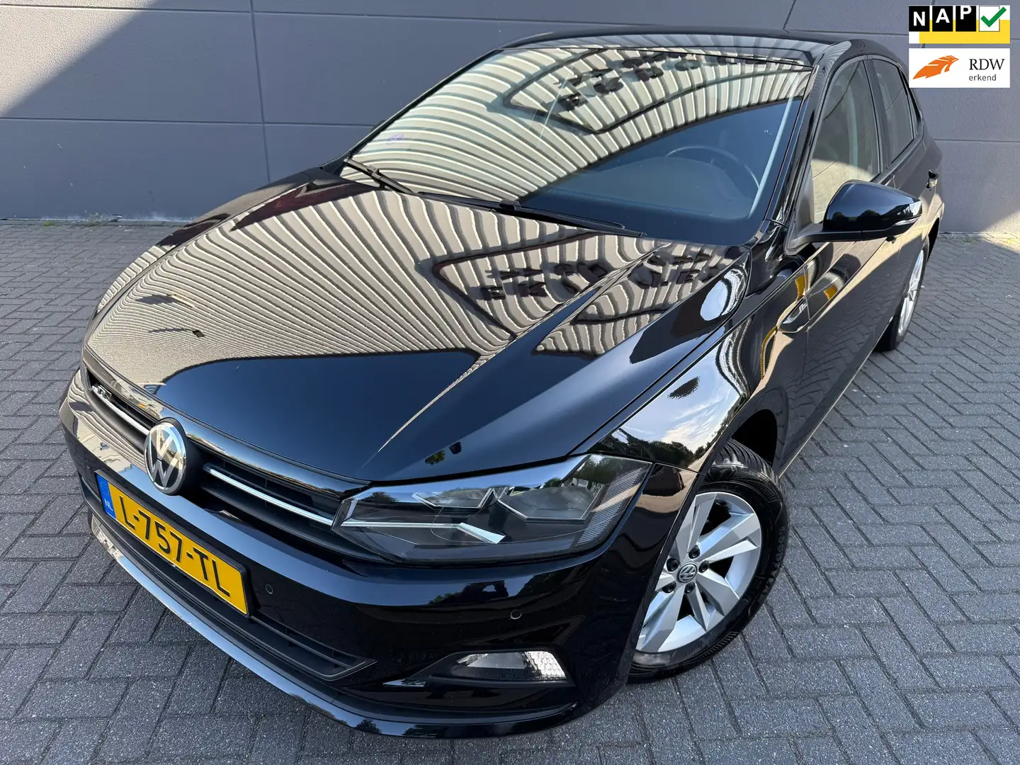 Volkswagen Polo 1.0 TSI R-LINE Business*CRUISE*APK*NAP*NAVI*CARPLY Zwart - 1
