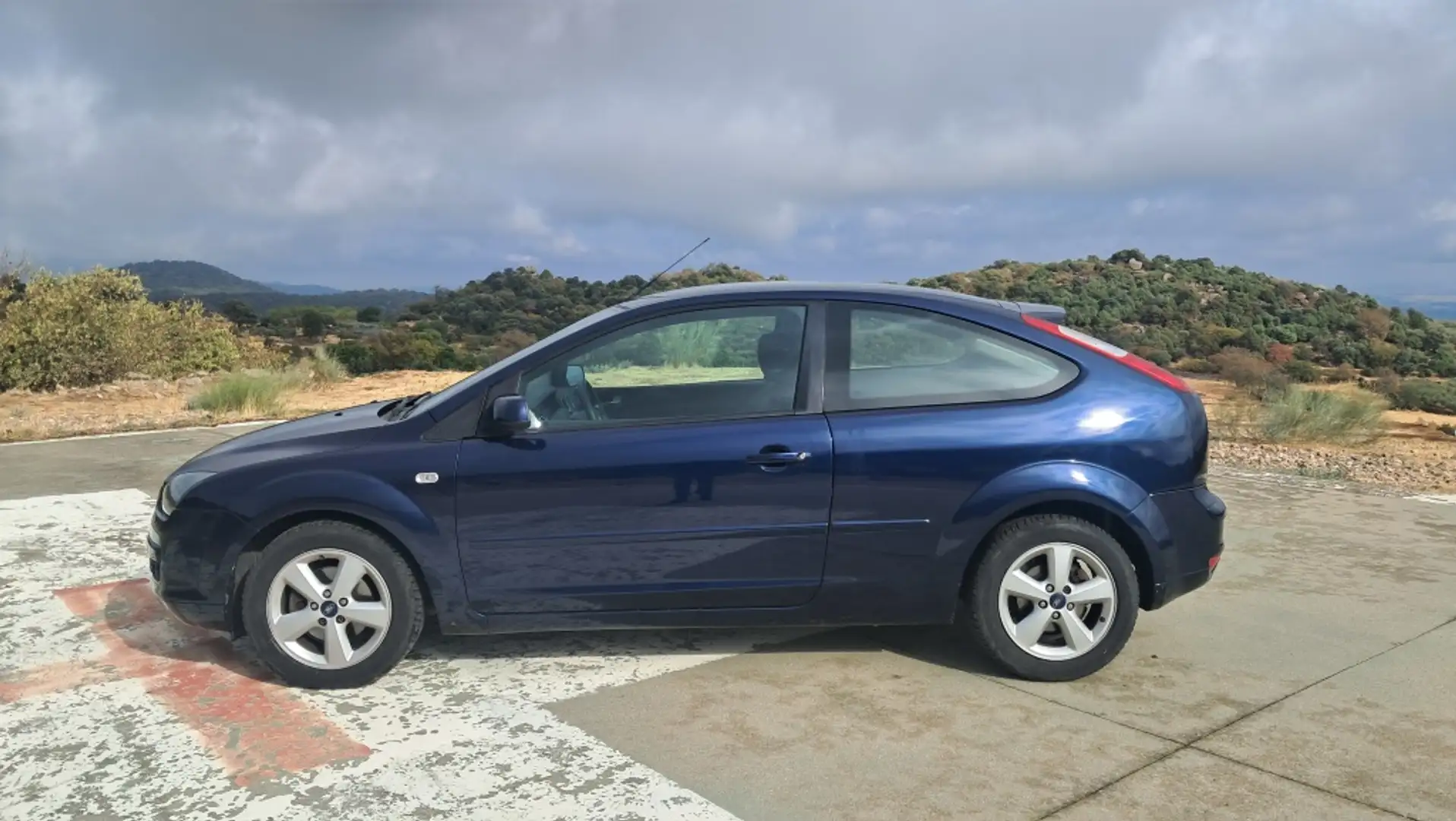 Ford Focus 1.6 Trend Azul - 1