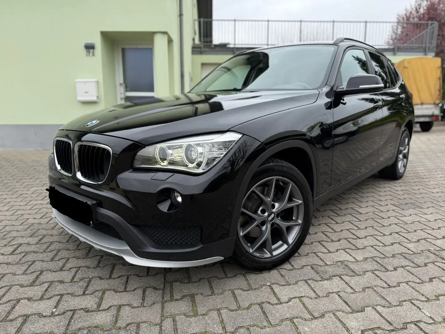 BMW X1 1.8d xDrive Klima PDC SHZ Bi-Xenon Schwarz - 1