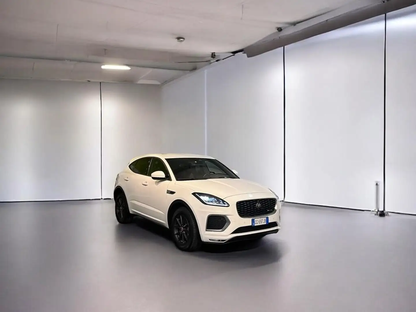 Jaguar E-Pace 2.0 D163 R-Dynamic awd auto - 1