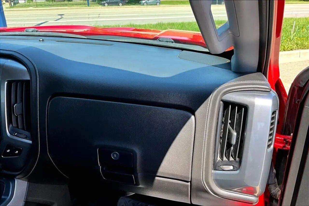 Chevrolet Silverado 1500 снимка Chevrolet Silverado 1500