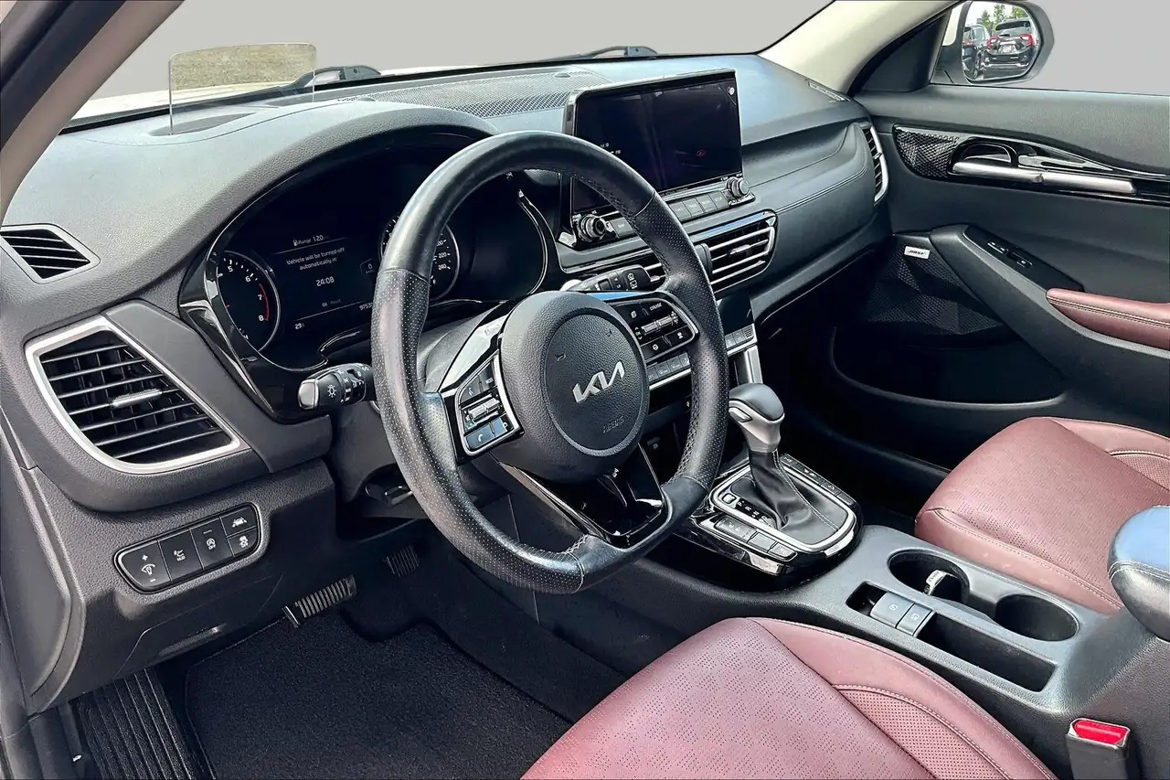 Kia Seltos снимка Kia Seltos