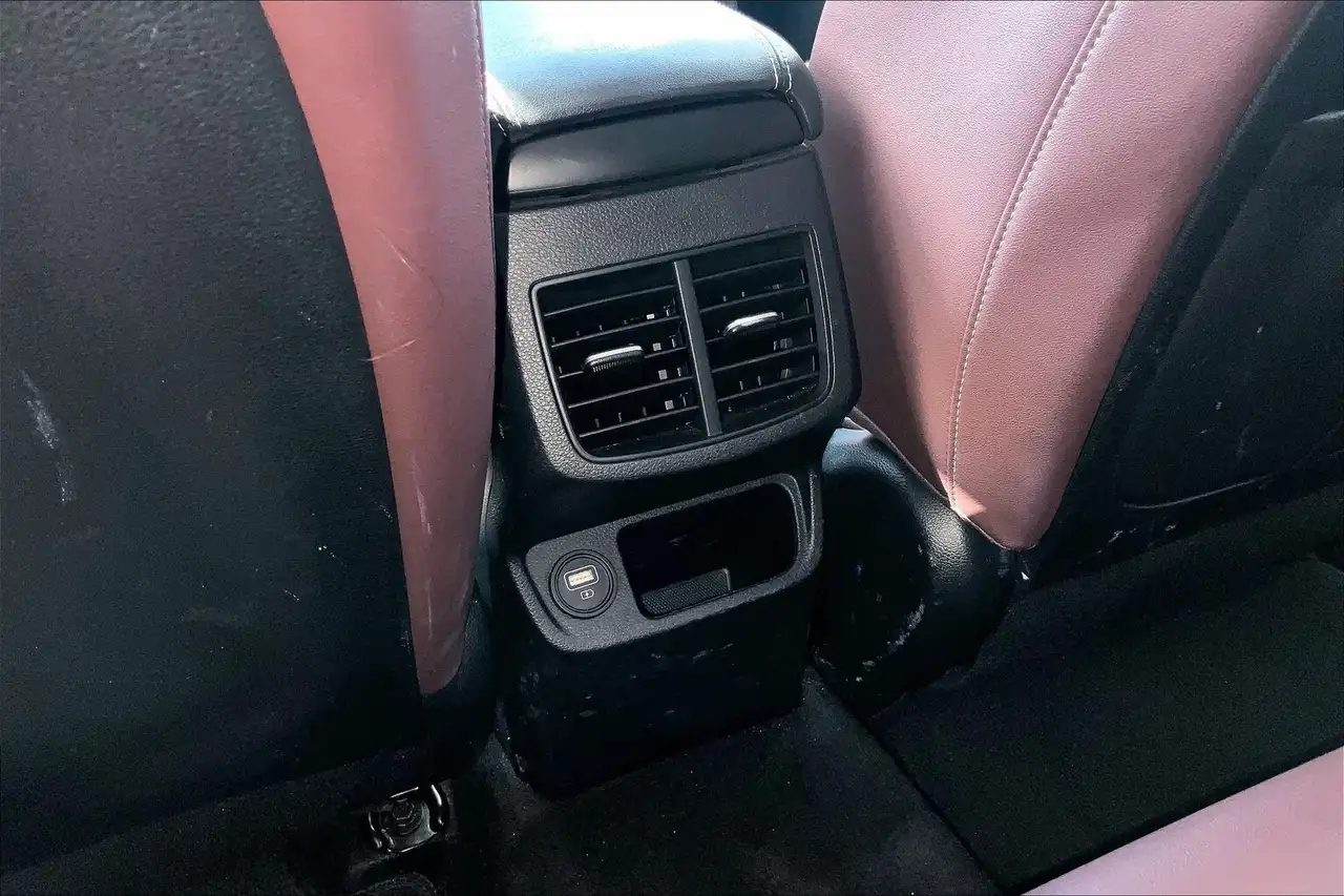 Kia Seltos снимка Kia Seltos